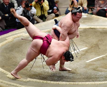 稀勢の里、Ｖで綱昇進も！遠藤の攻めにヒヤリも１敗死守／初場所（1/3ページ） - サンスポ