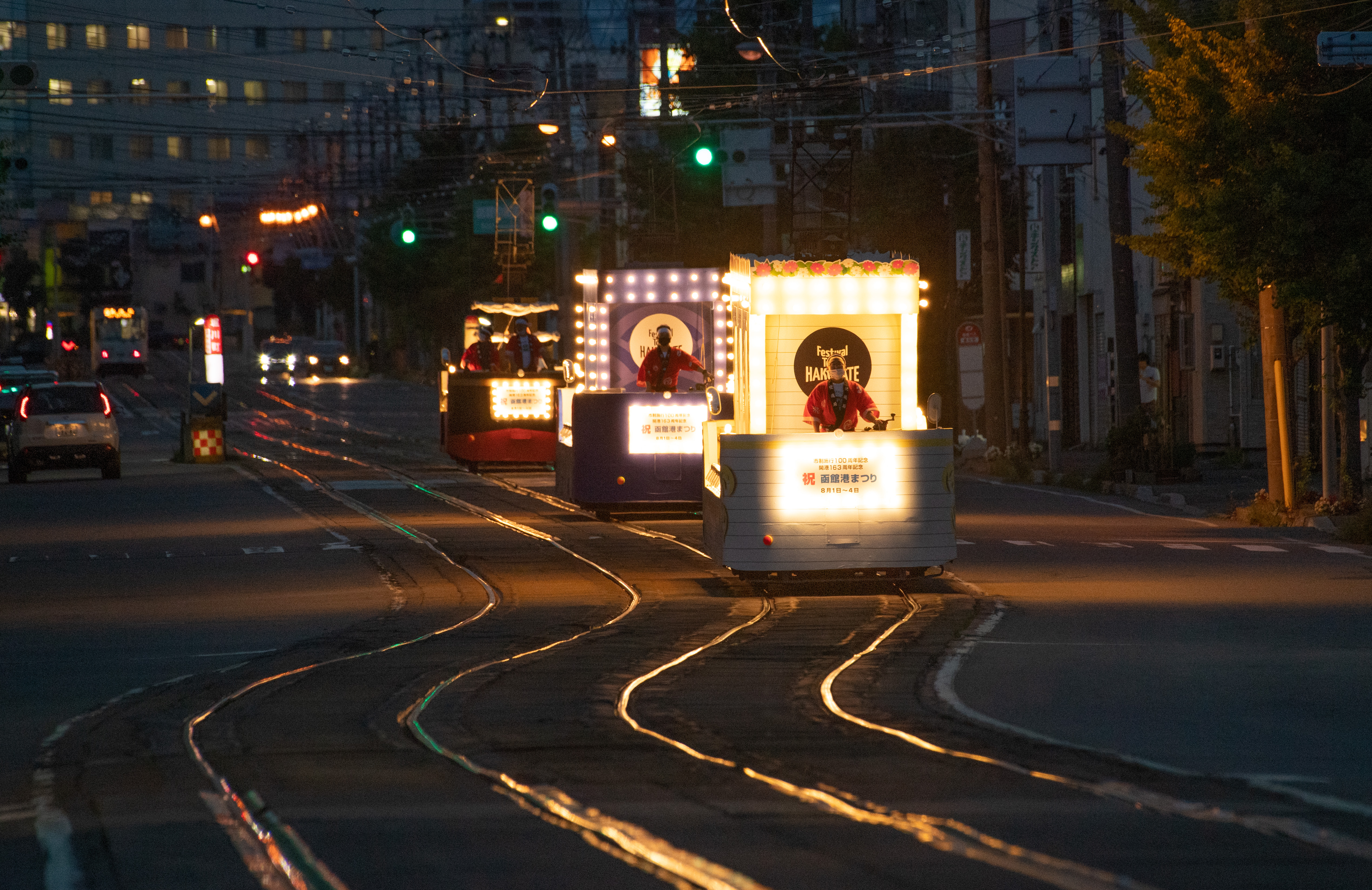 動画】【街行く路面電車】街に溶けこみ、元気づける 函館市電（1/2