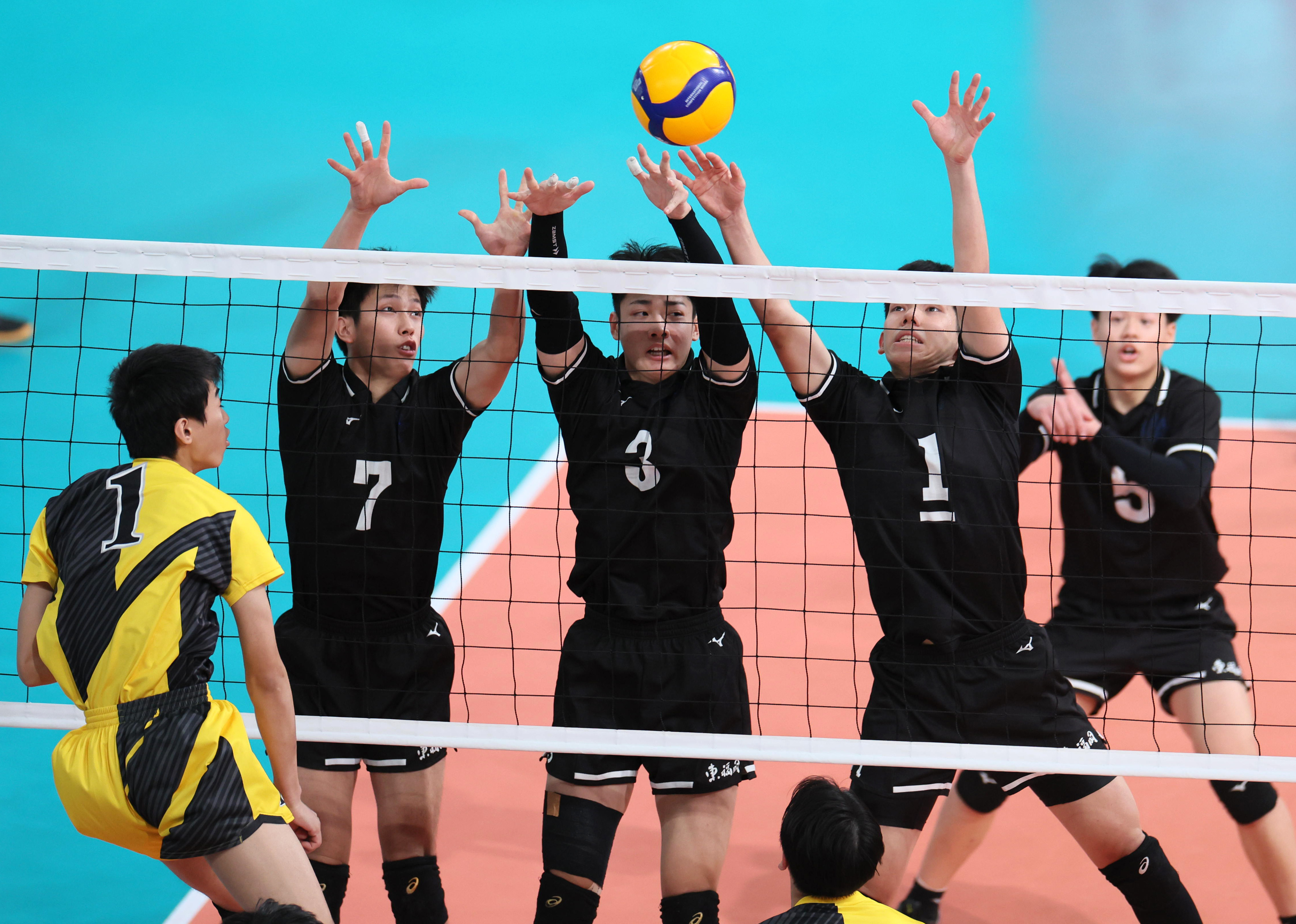 春高バレー】東福岡が3回戦進出 サッカー部は11日に準決勝 照屋舜主将