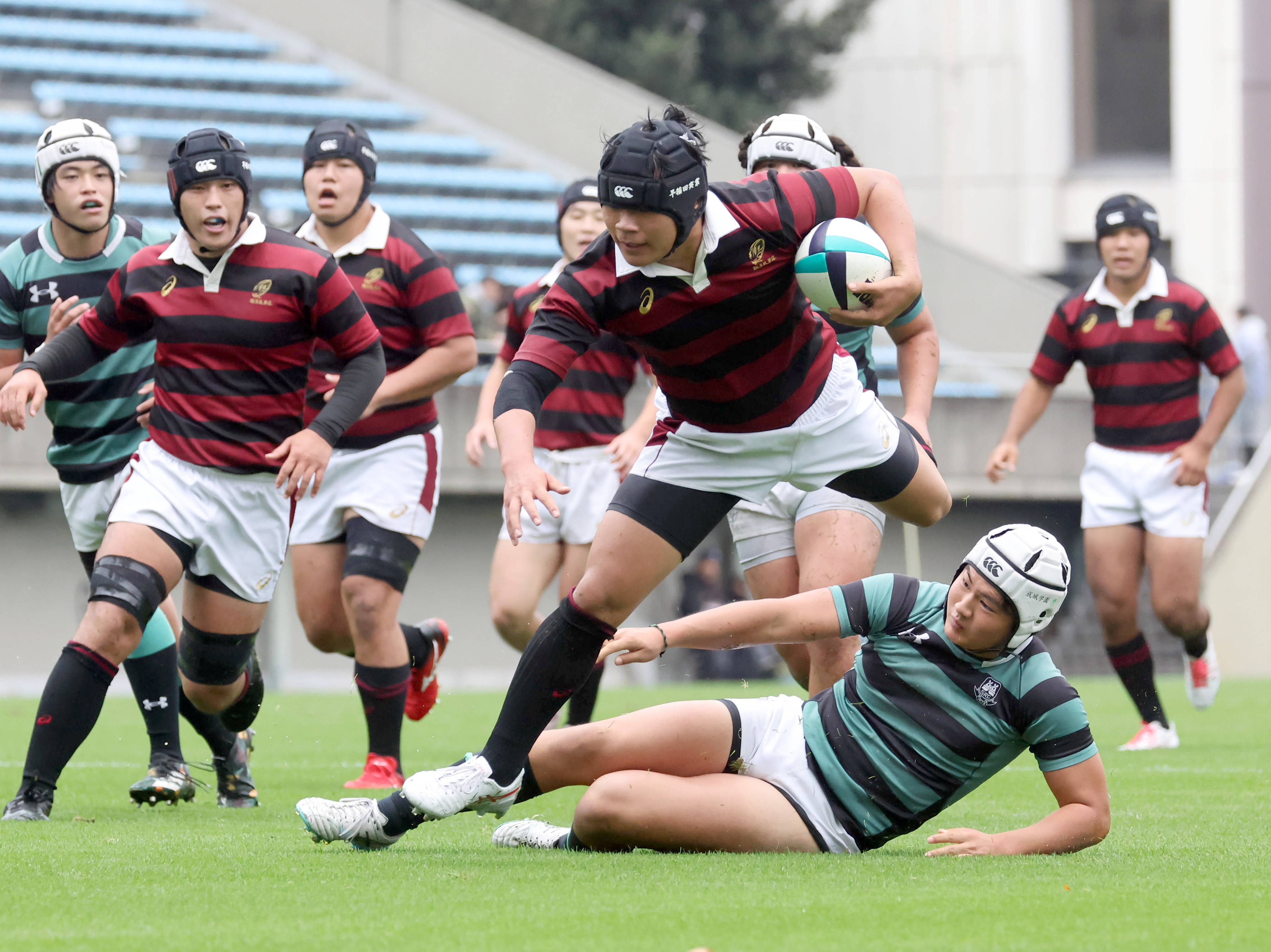 東京第1は早実が3大会ぶりの花園 成城学園に「圧力」かけて快勝 FL