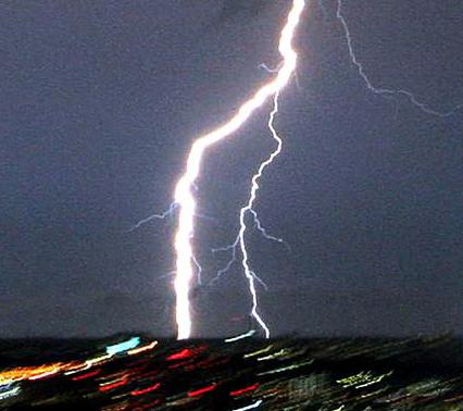 雷雨ページ 関東で天候急変、Xで「ゲリラ豪雨」「雷落ちた」などトレンド入り