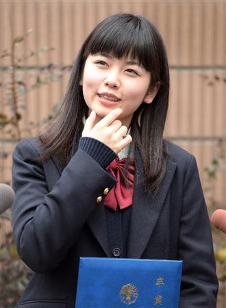小芝風花 高校卒業式で笑顔 制服は２５歳まではいけると思う サンスポ