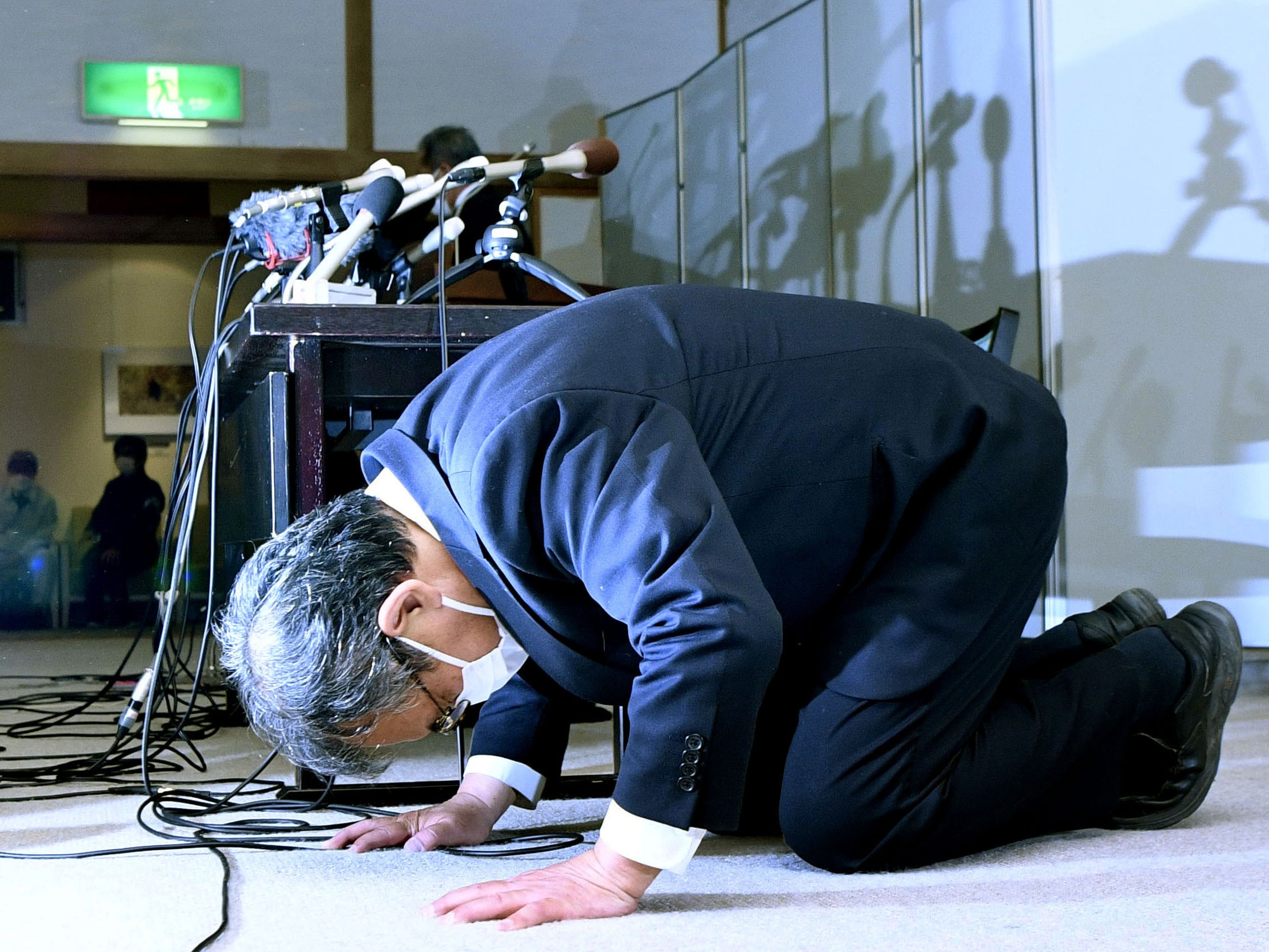 韓国と日本で異なる 土下座会見 の意味合い 産経ニュース