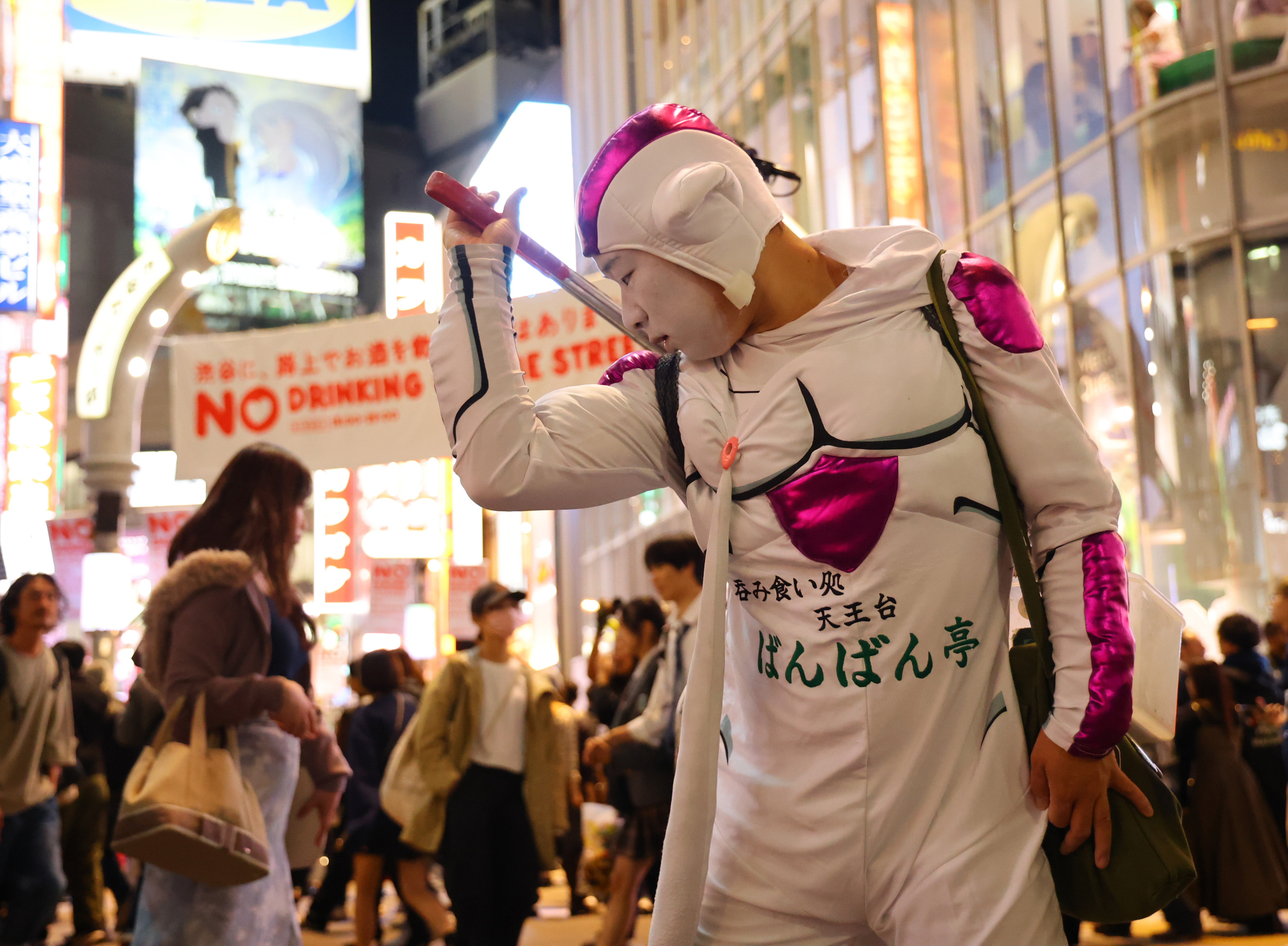 いつもより静かな渋谷のハロウィン 「ハチ公」封鎖も…コスプレイヤーは