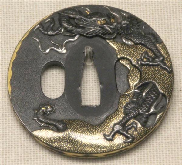 日本刀「鍔」を知る 谷豊重の「赤銅地金象嵌雲龍図鍔」など展示
