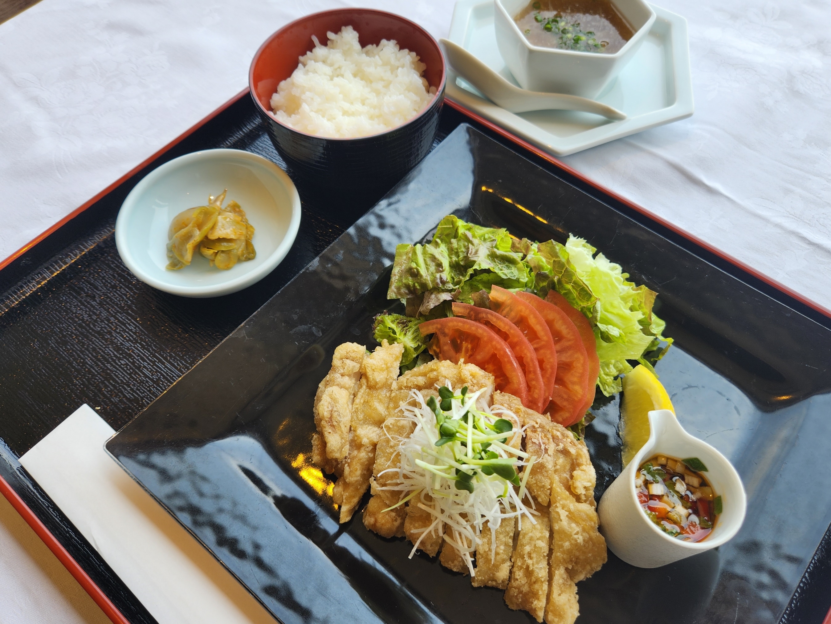 藤井聡太棋聖の昼食は「カリっとジュワー油淋鶏セット」 千葉県