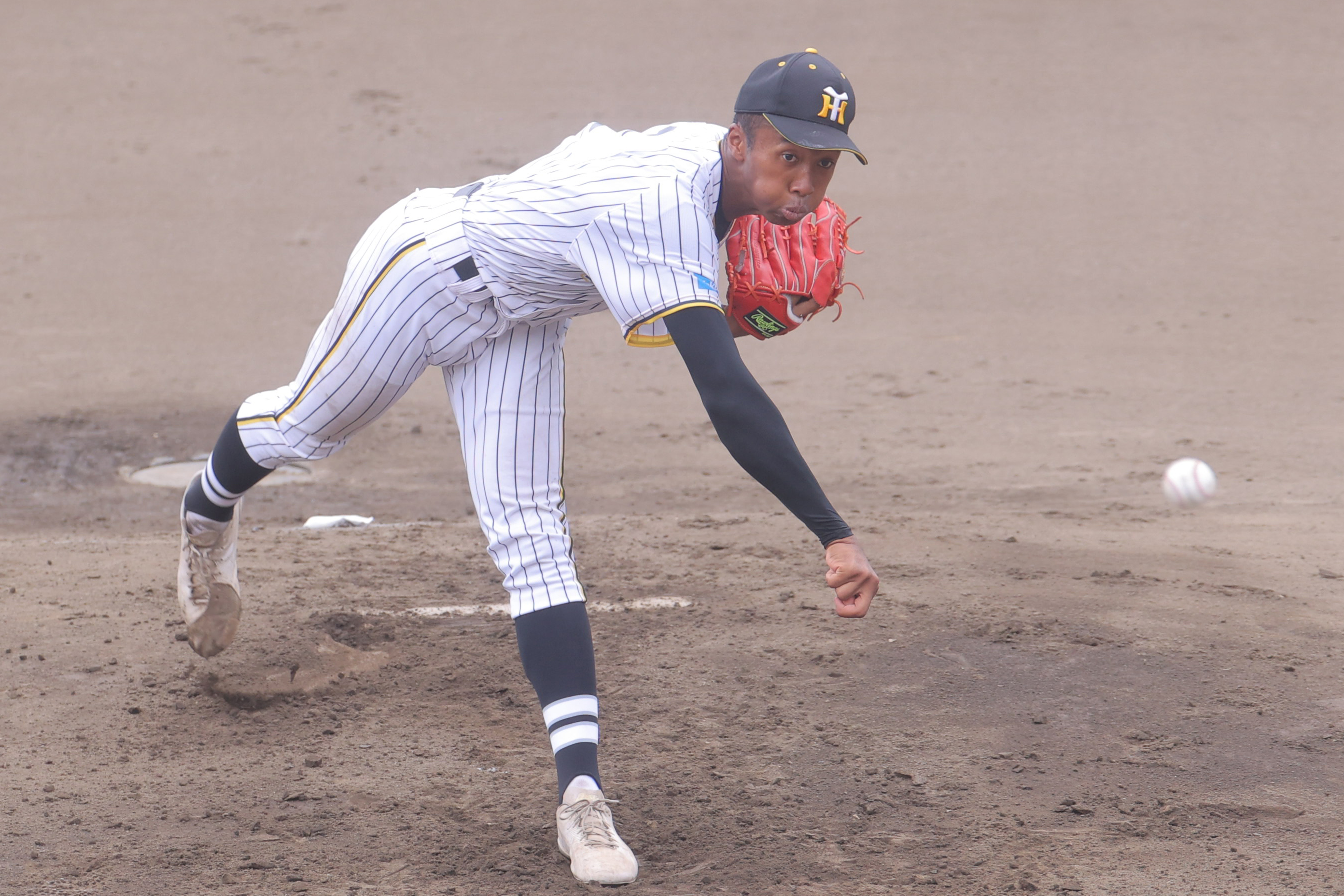 プロ野球選手（練習用） 横浜隼人の大型右腕・沼井伶穏が152球完投 身長186センチ最速