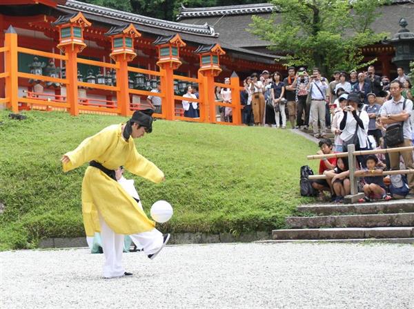 日本代表を応援－飛鳥時代の衣装でサッカー「万葉蹴鞠」奉納 奈良・春日大社 - 産経ニュース