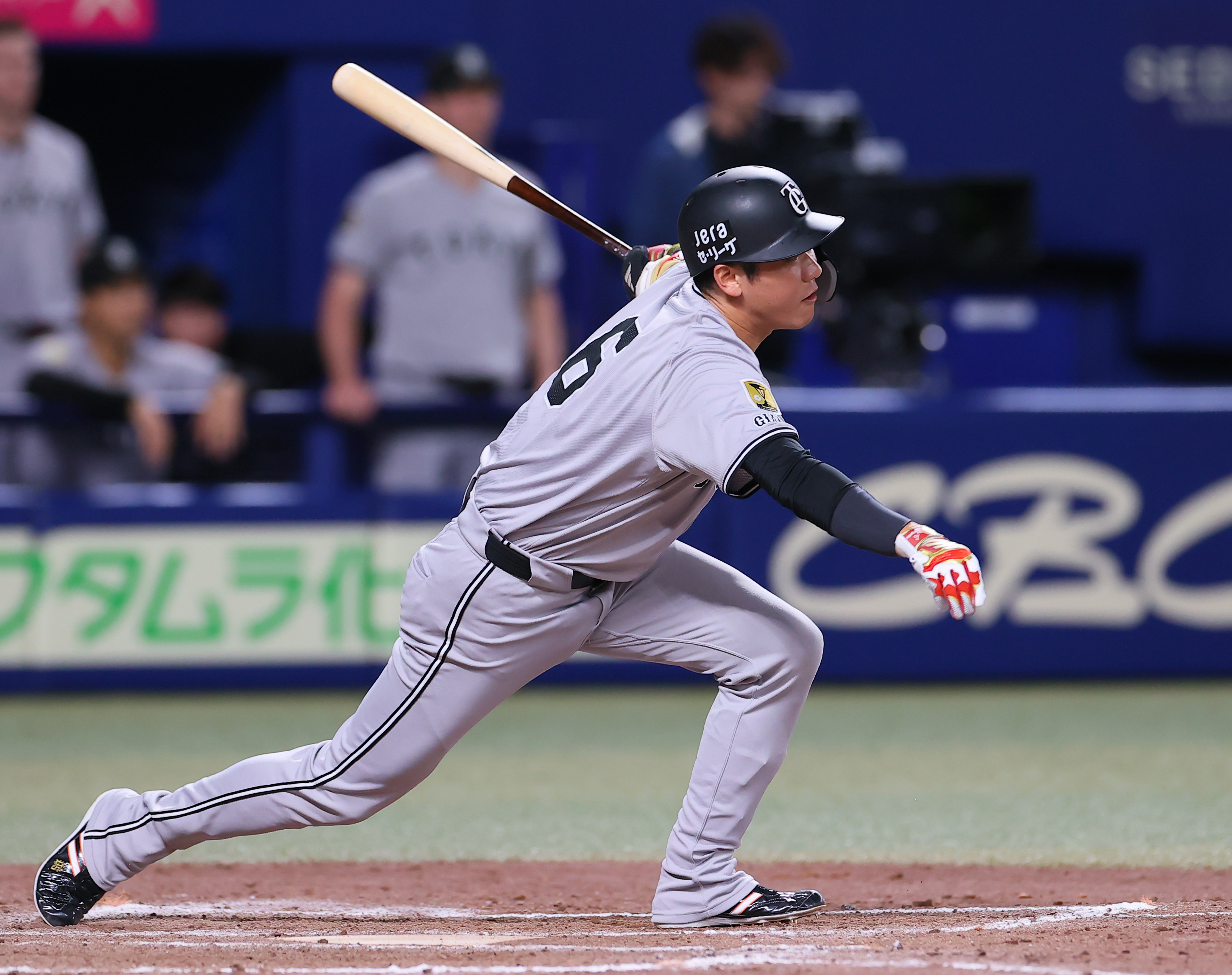 ■051　最終値下げ　プロ野球　巨人　坂本勇人　写真　公式写真　フォト □051 最終値下げ プロ野球 巨人 坂本勇人 写真 公式写真 フォト