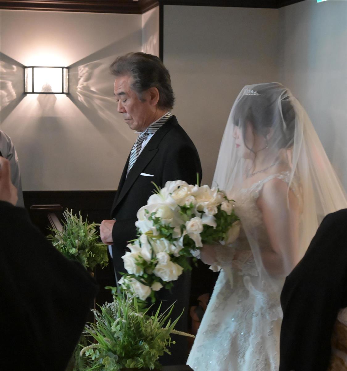 西岡徳馬 末娘 優妃の門出に涙こらえて熱唱 サンスポ