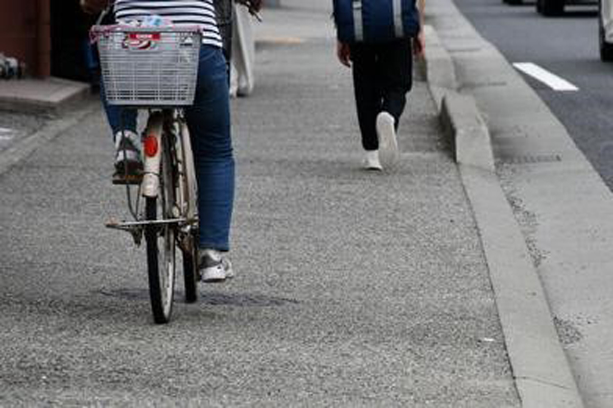 自転車で歩道を走るのは