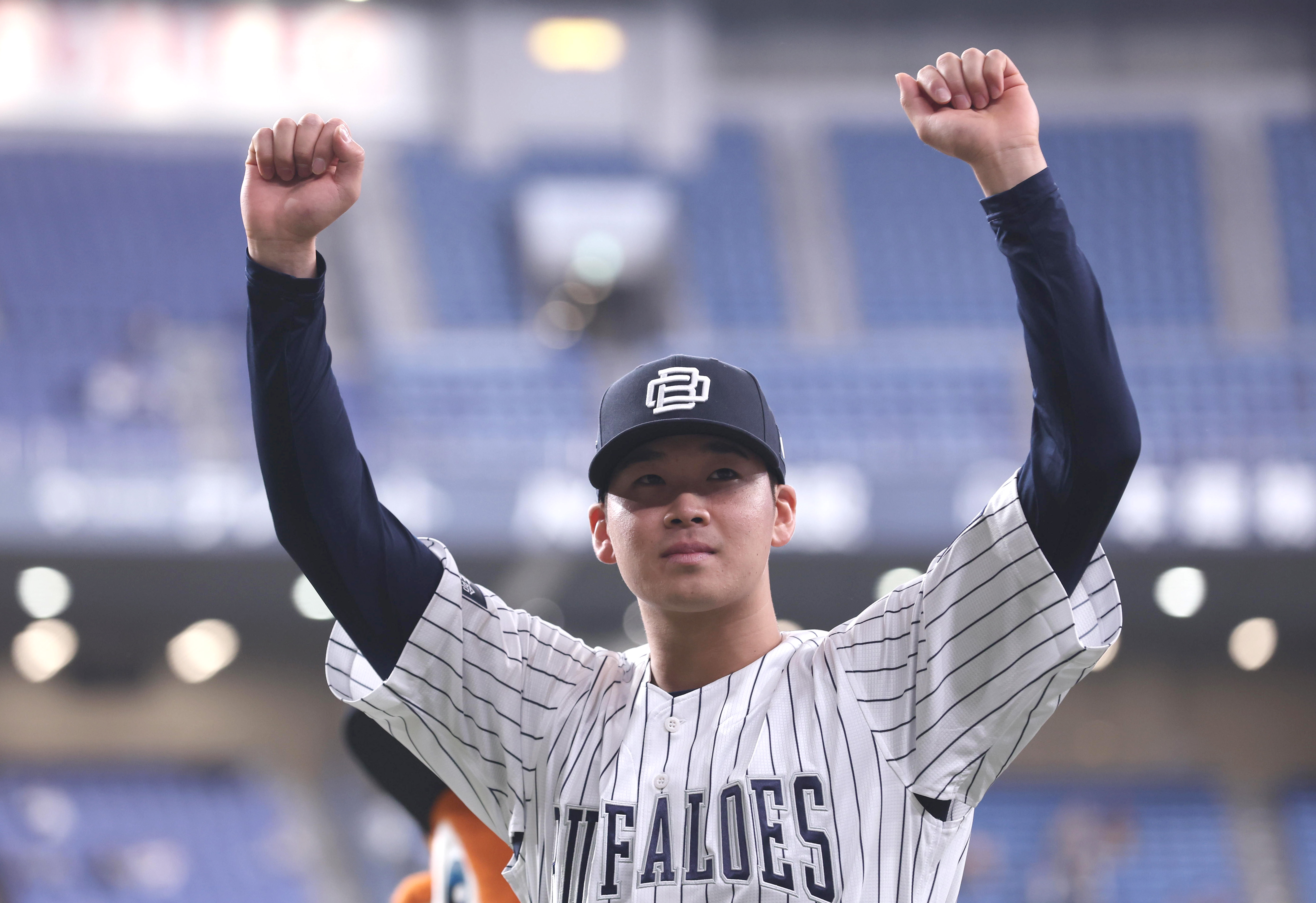オリックス　山下舜平大投手☆アクリル時計 オリックス・山下舜平大から初勝利 西武打線は「日本で1、2を
