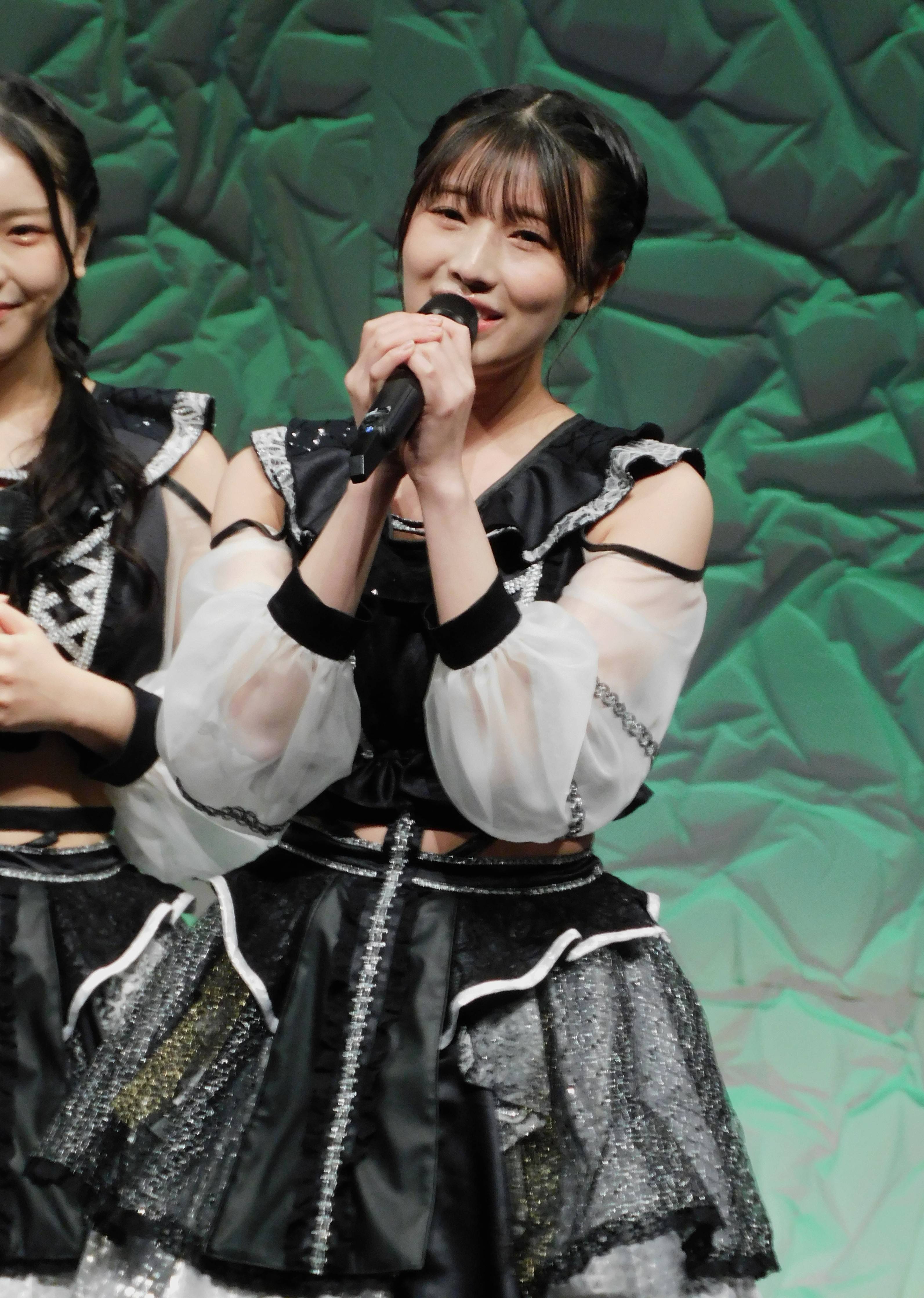 NMB卒業発表の安部若菜、母校のN高合同卒業式にサプライズ出演（写真