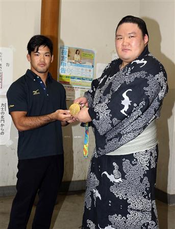 我慢した 豪栄道 堂々一人旅１２連勝 １３日目にもｖ 秋場所 1 3ページ イザ