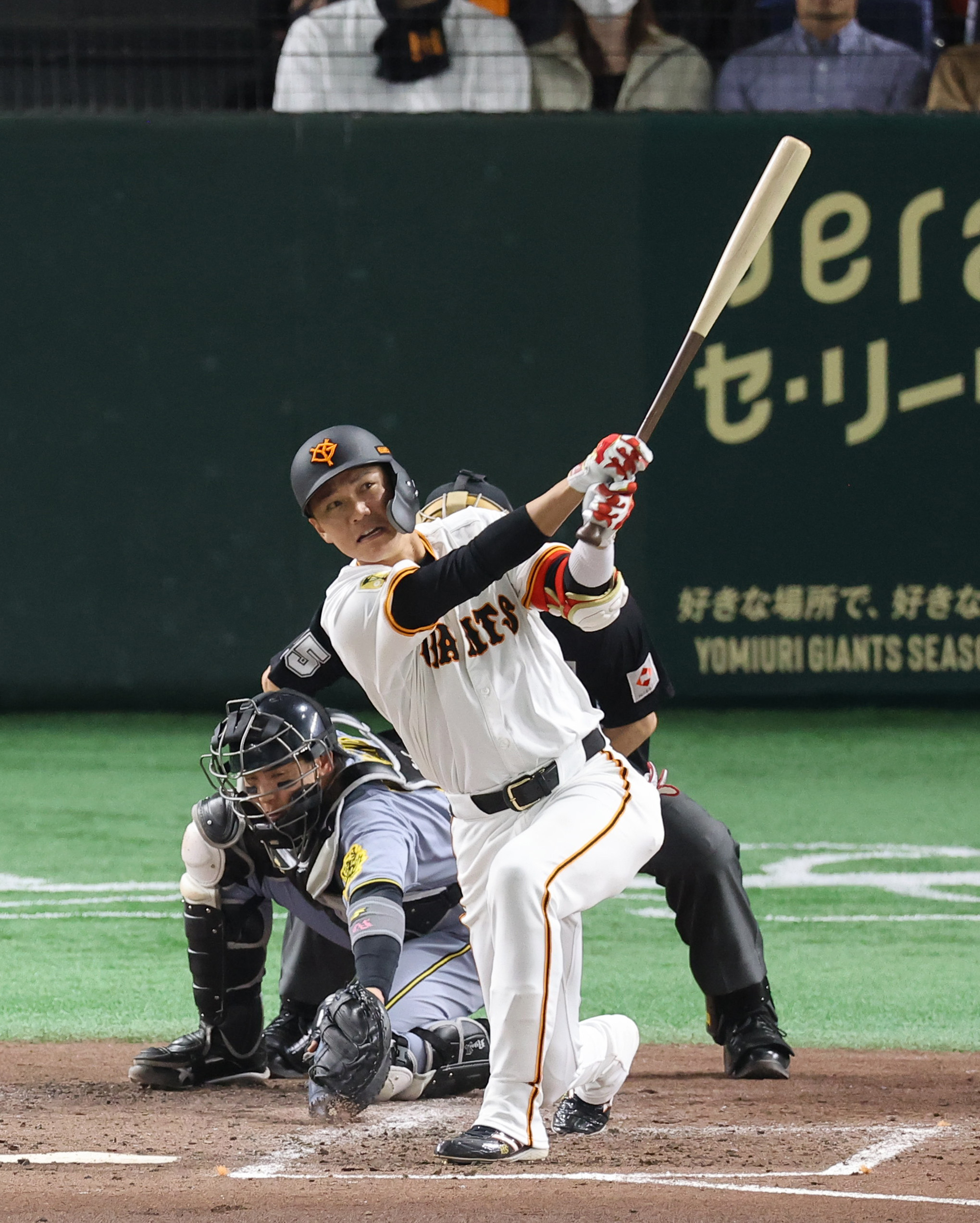 巨人・坂本勇人、駆け付けV打！ 負傷離脱岡本の分まで…'25初長打の魂