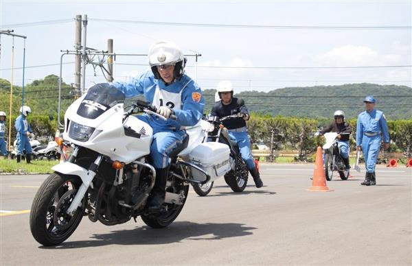 白バイ華麗な走行披露 和歌山県警交通機動隊が運転競技会 - 産経ニュース