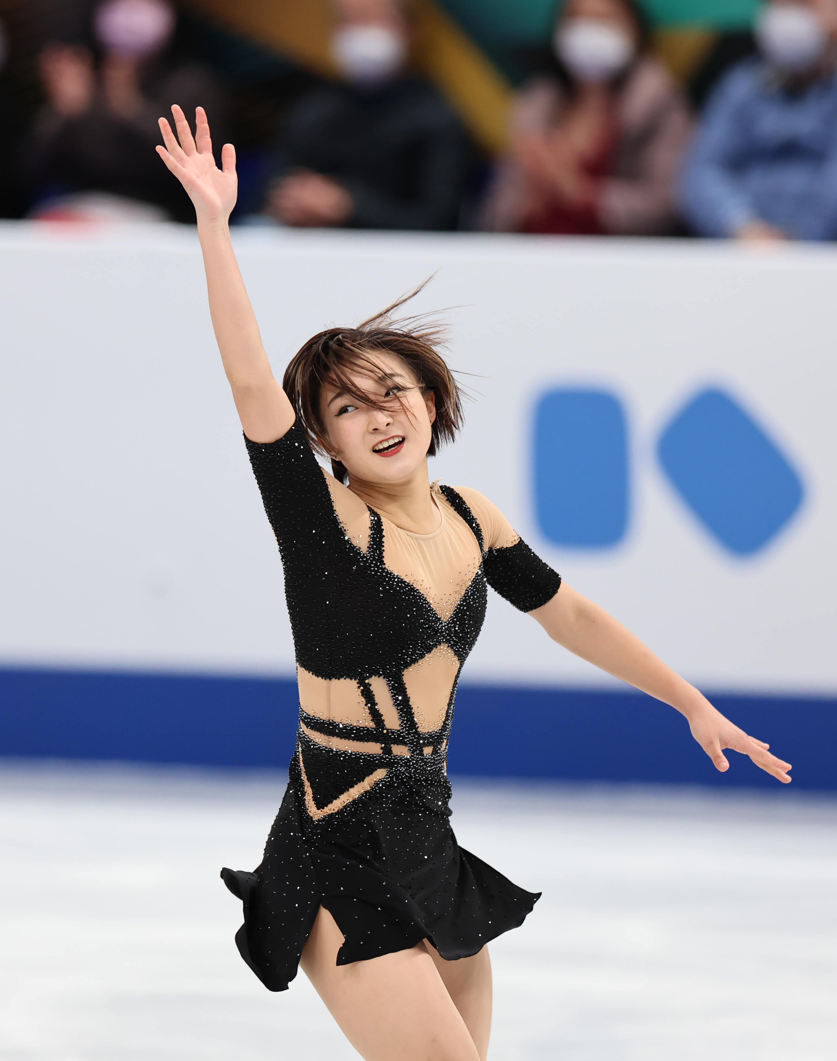バレエ　ヨガ　スケート　上着　羽織り　ベスト　ファスナー　黒　ブラック　スポーツ 世界フィギュアで坂本が余裕の滑り出し 連覇へSPトップ - 産経ニュース