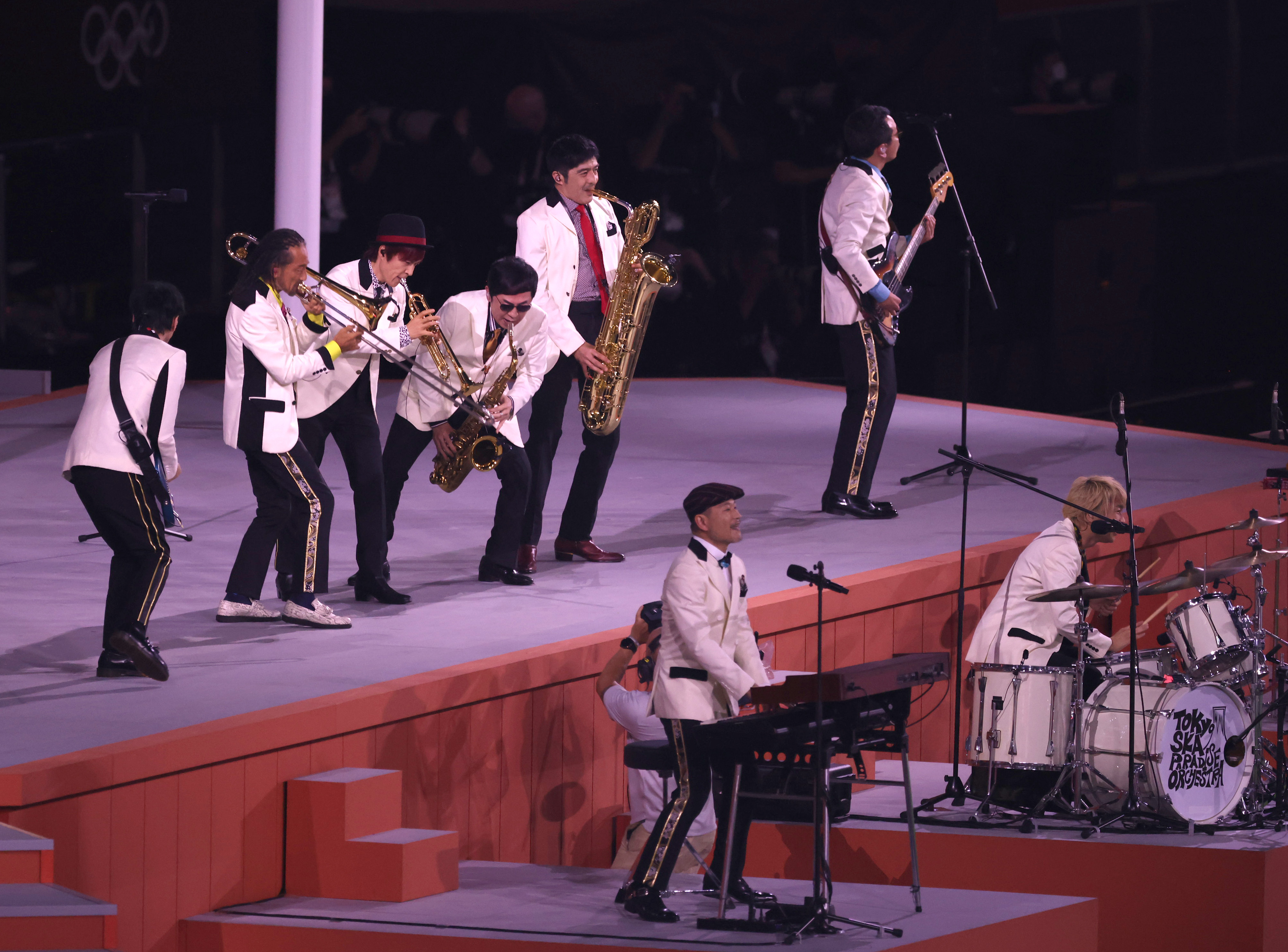 スカパラ、DJ松永、miletが閉会式を盛り上げる