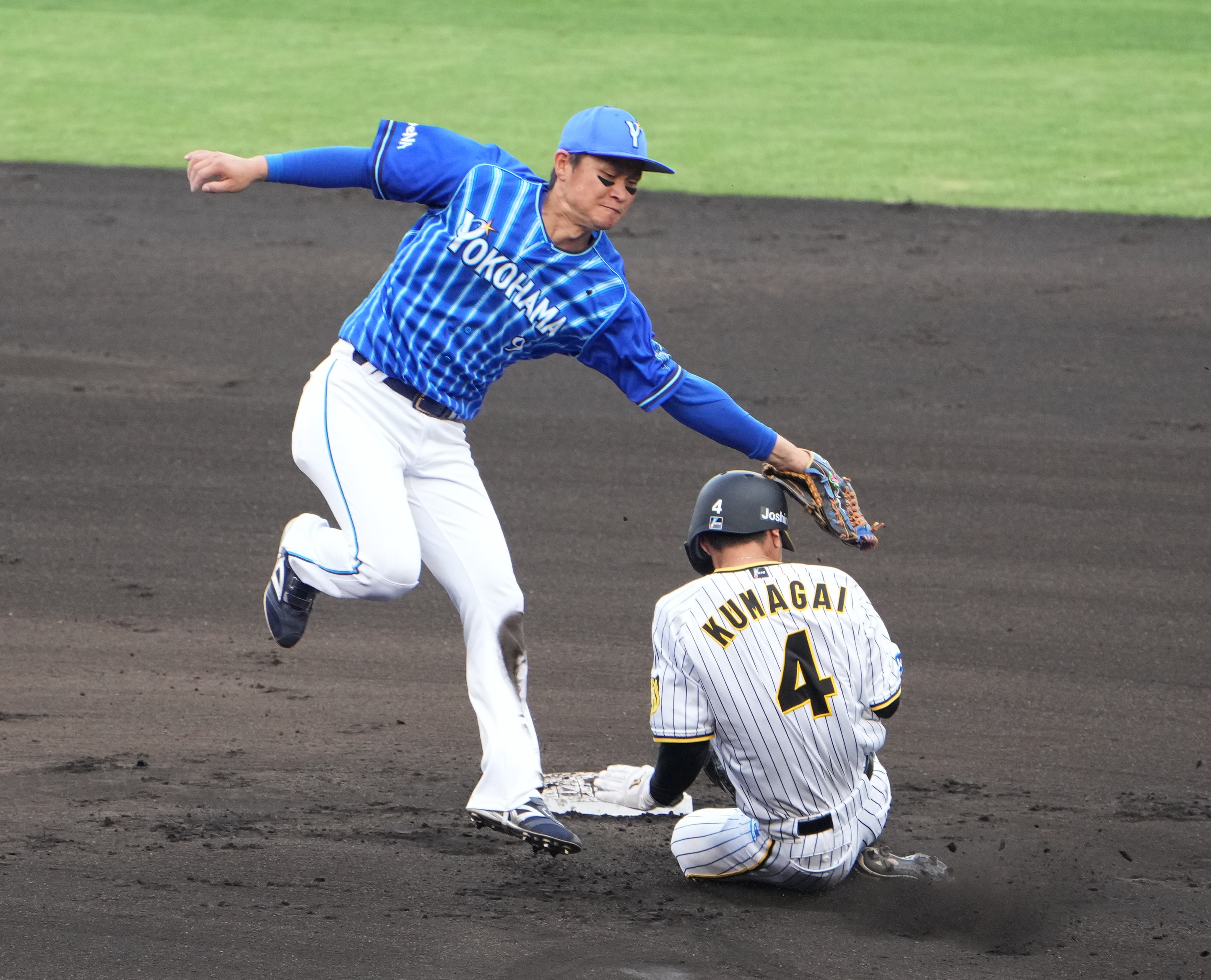 阪神・熊谷、ヘルメットにグラブ直撃 矢野監督「明日以降は大丈夫だと 