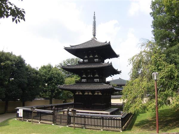 関西プチ遺産】「五重塔」が注目されているが「三重塔」も忘れないで