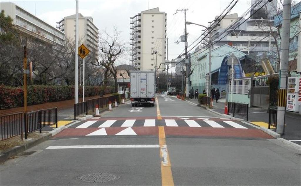 大阪初の スムース横断歩道 堺に設置 車の速度抑制 産経ニュース