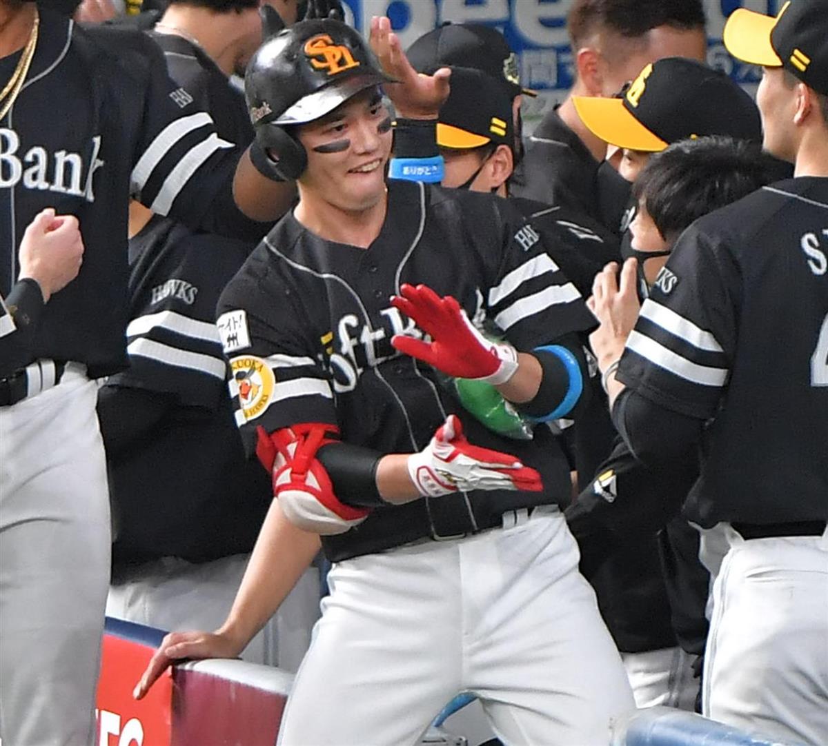 ソフトバンク 栗原 ６ ５億円菅野撃ち弾 千金２点打 1 2ページ サンスポ