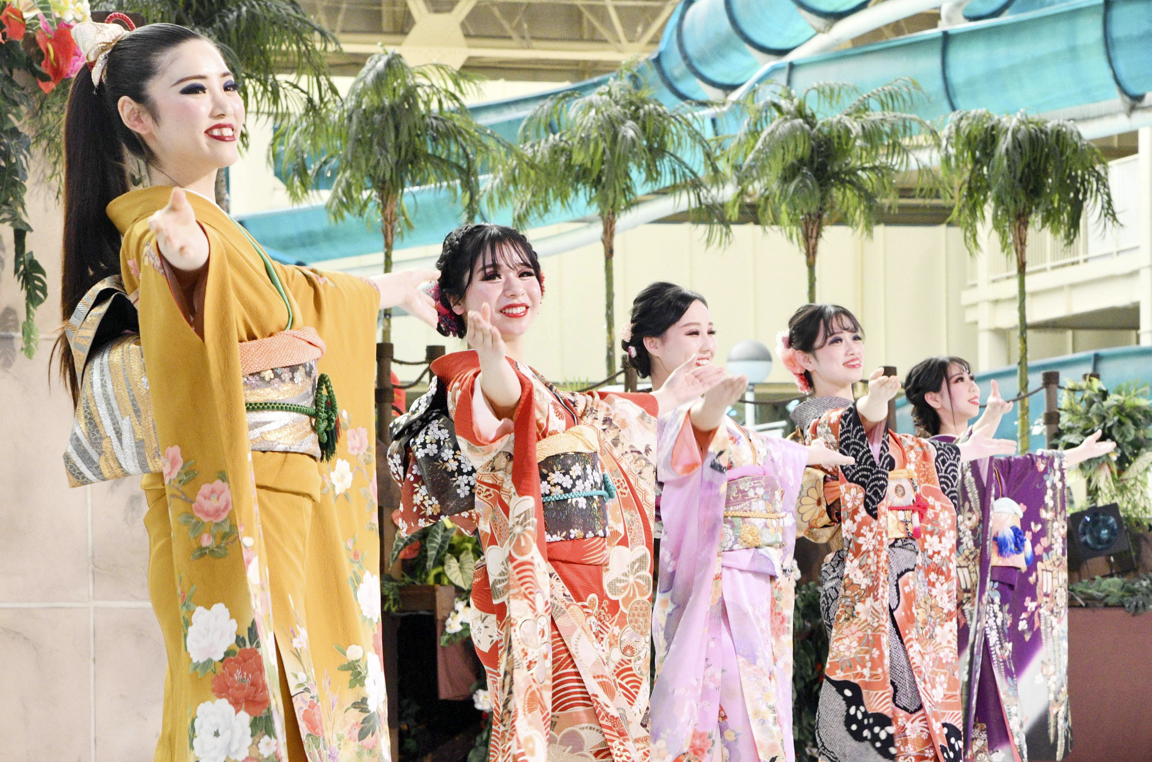 振り袖姿でダンス披露 福島、フラガールの成人式 - サンスポ