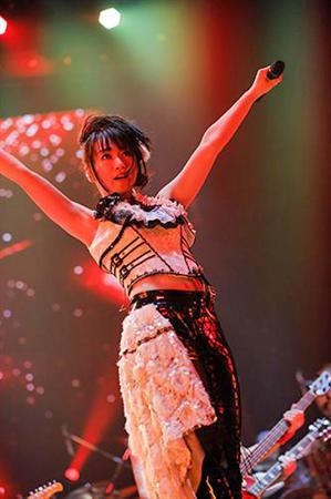 水樹奈々 小林幸子ばり巨大衣装 声優界のラスボスになりました サンスポ