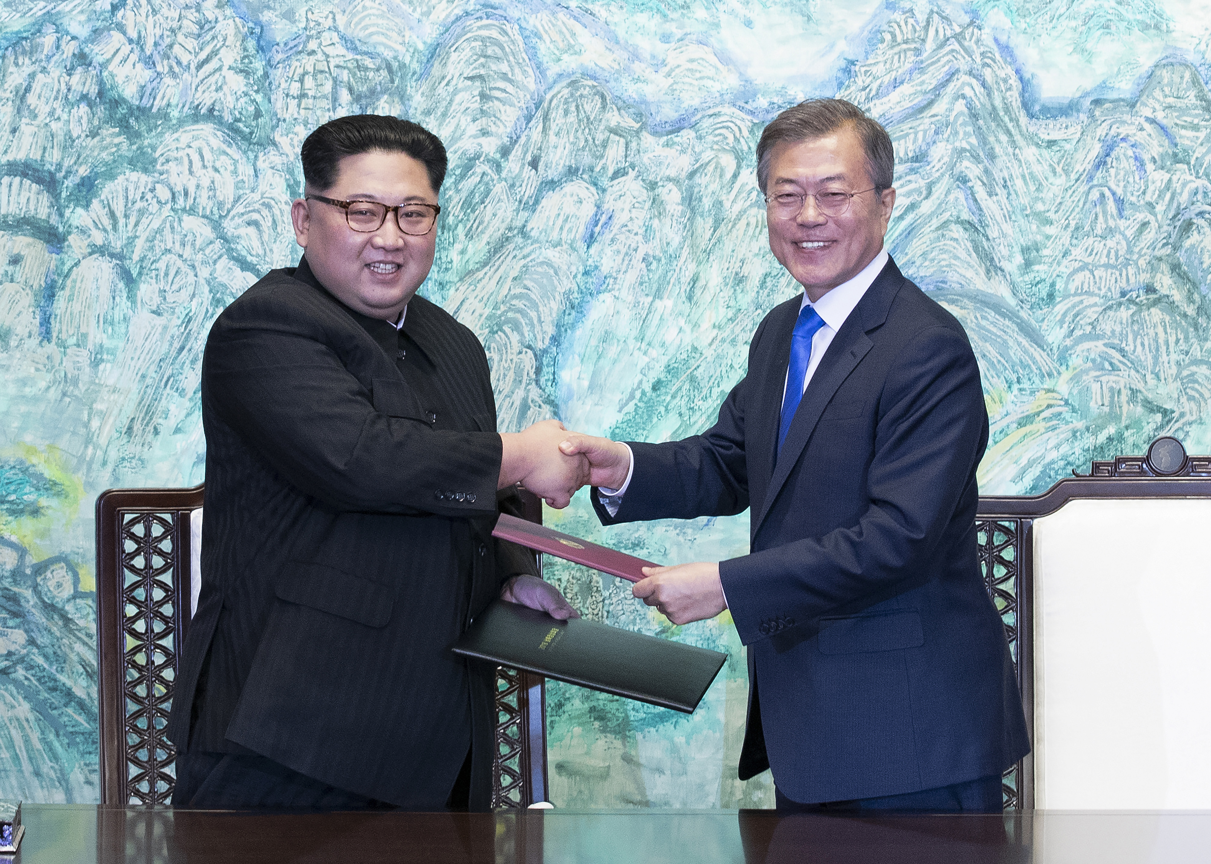 金正恩氏は本気だった」 韓国・文在寅前大統領が回顧録 非核化交渉、日
