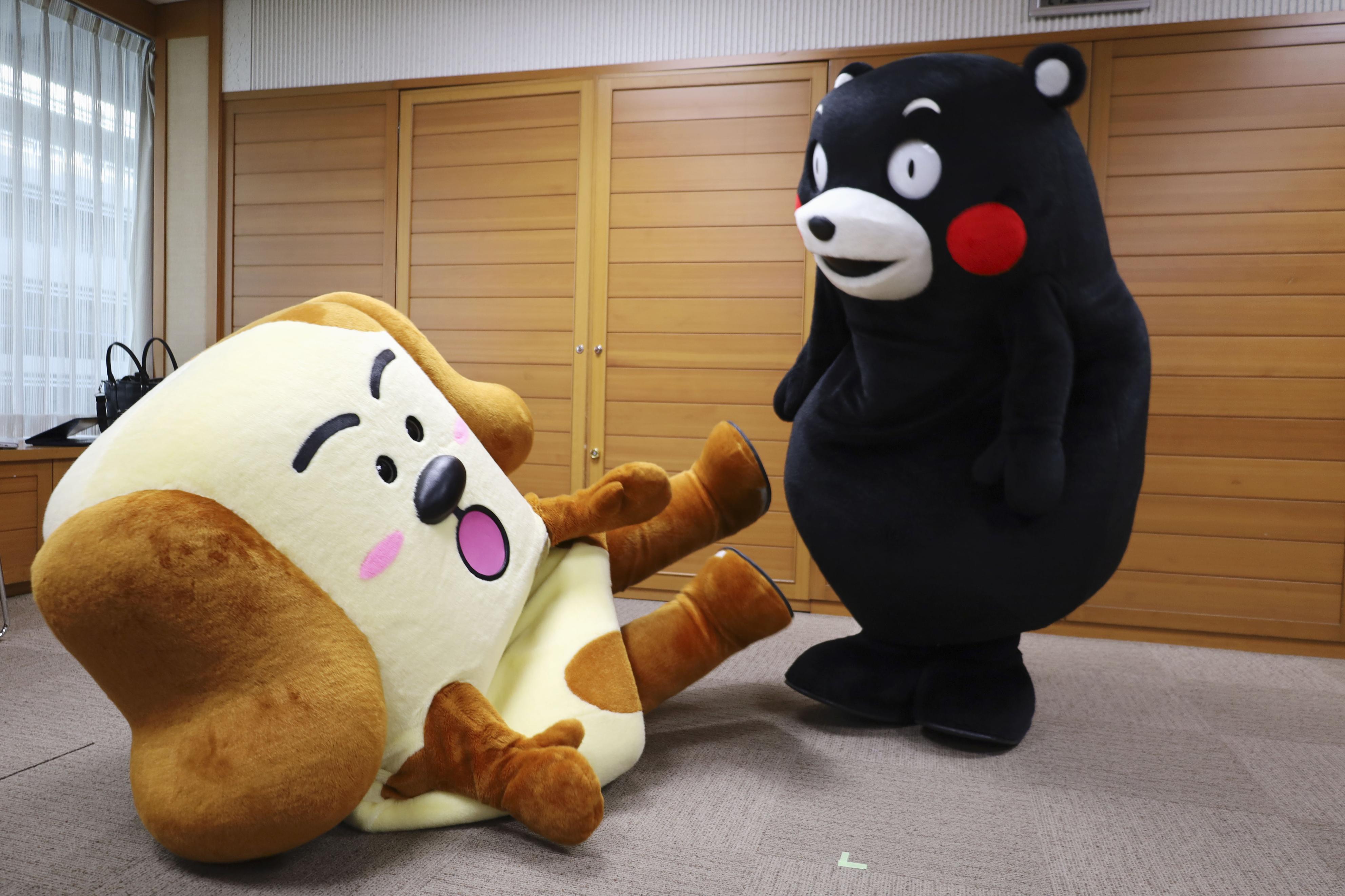 熊本「ちくワン」優勝報告 先輩ゆるキャラのくまモンも祝福 - 産経ニュース