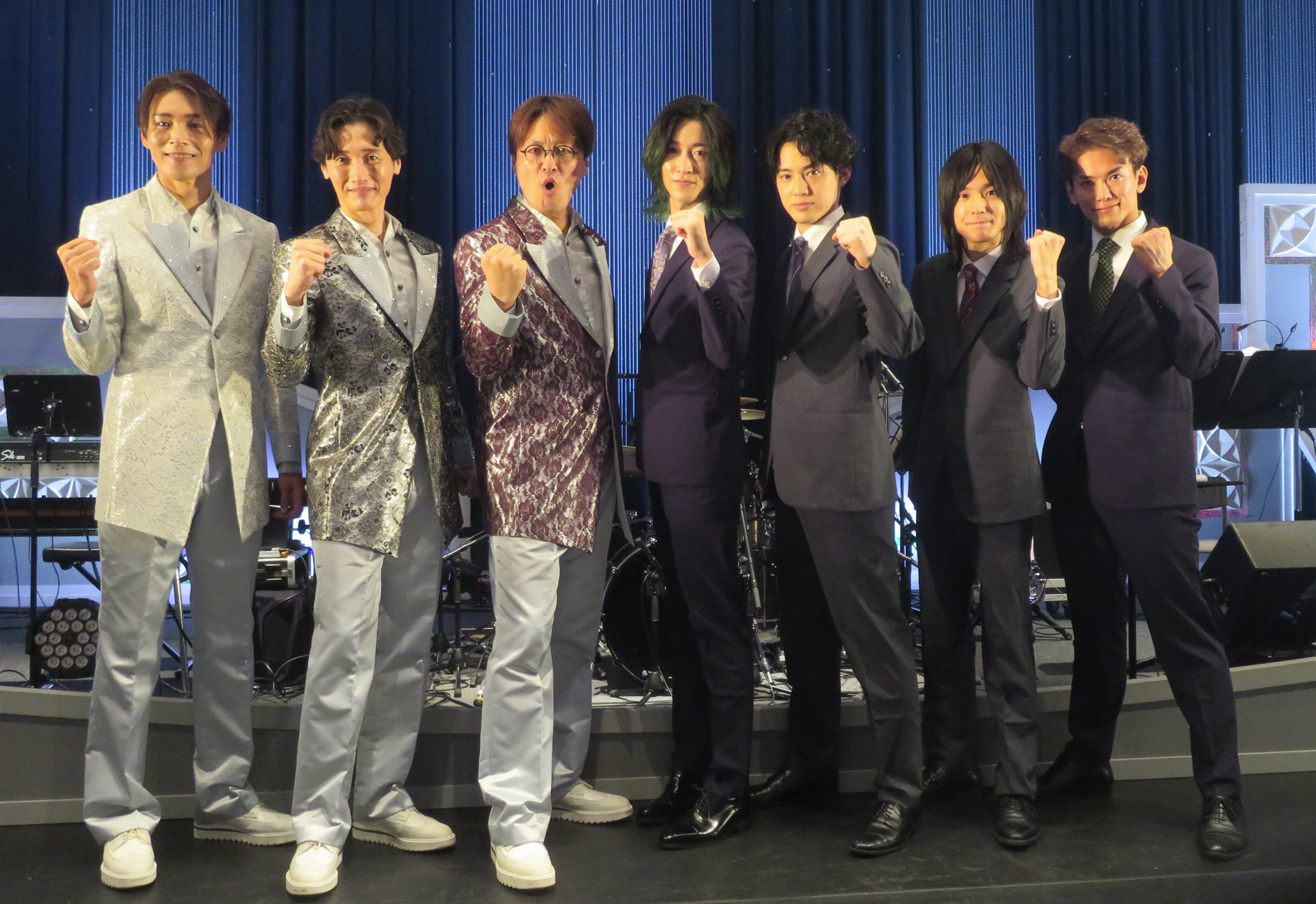 純烈、ツアー最終日に弟分4人組グループ「モナキ」をサプライズ発表