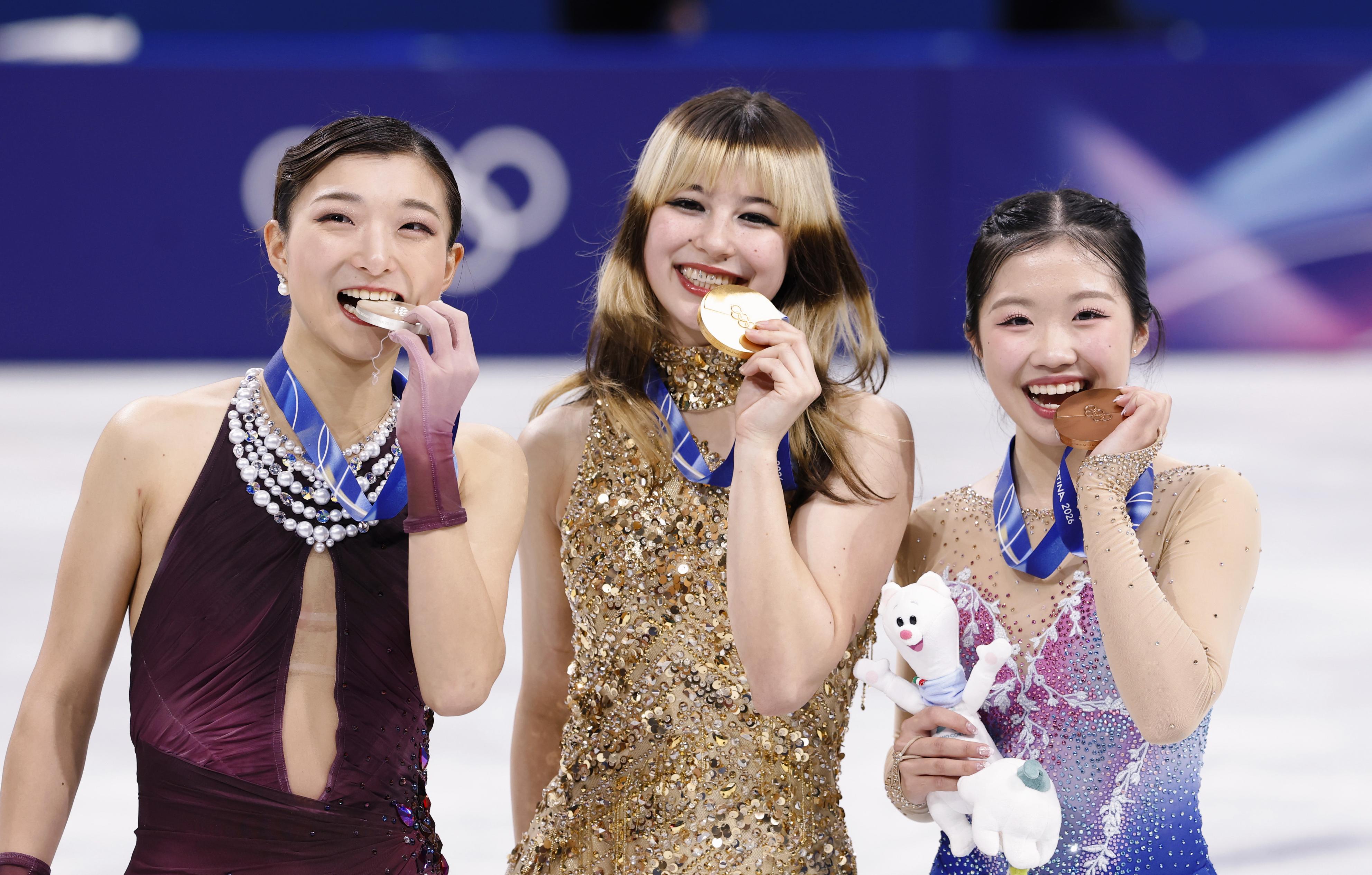 フォトギャラリー】「銀」の坂本花織、「銅」の中井亜美、 メダルを手