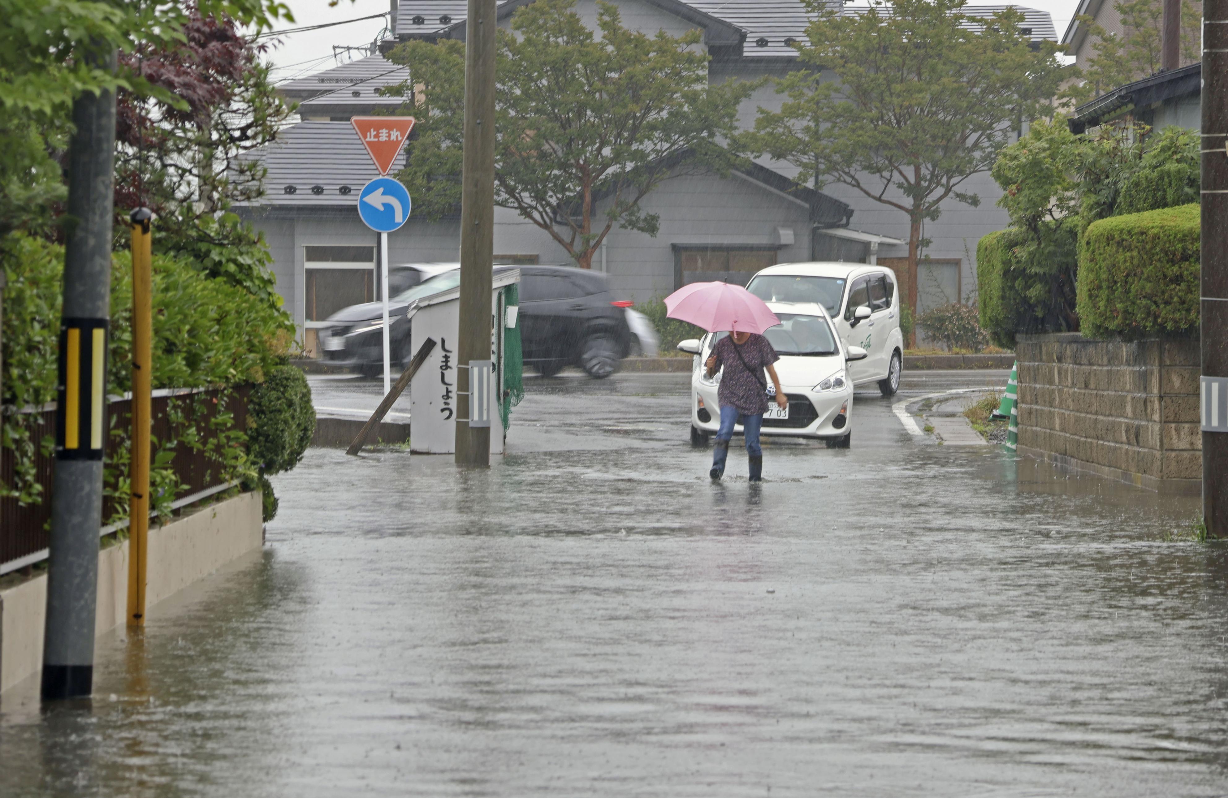 入荷中 フォト】秋田で記録的な大雨 東北、16 河川氾濫、緊急安全確保 ゲームキャラクター