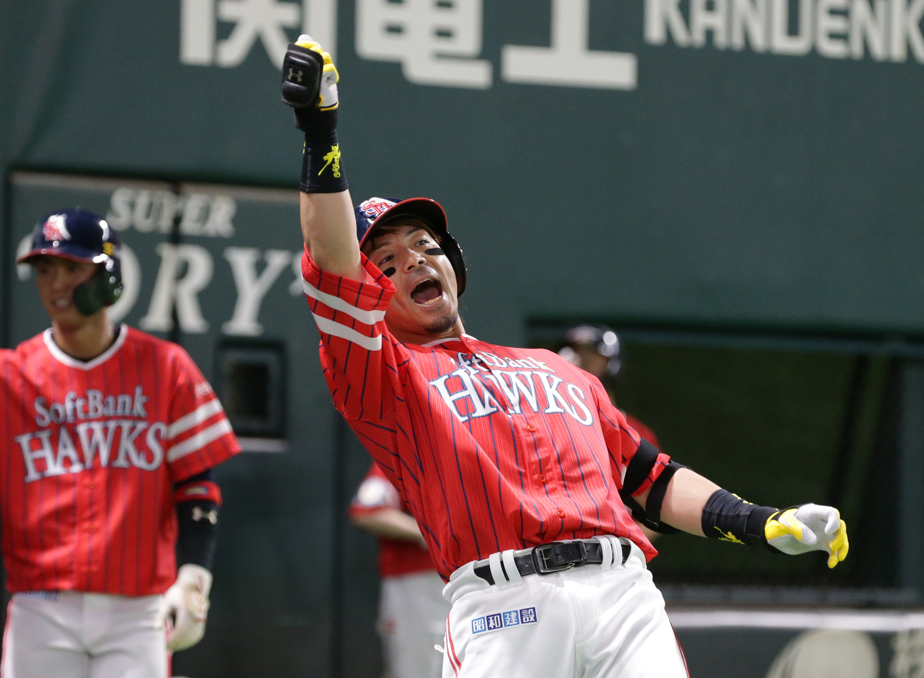 ソフトバンク・松田が10号2ラン 9年連続2桁弾 通算300号まで