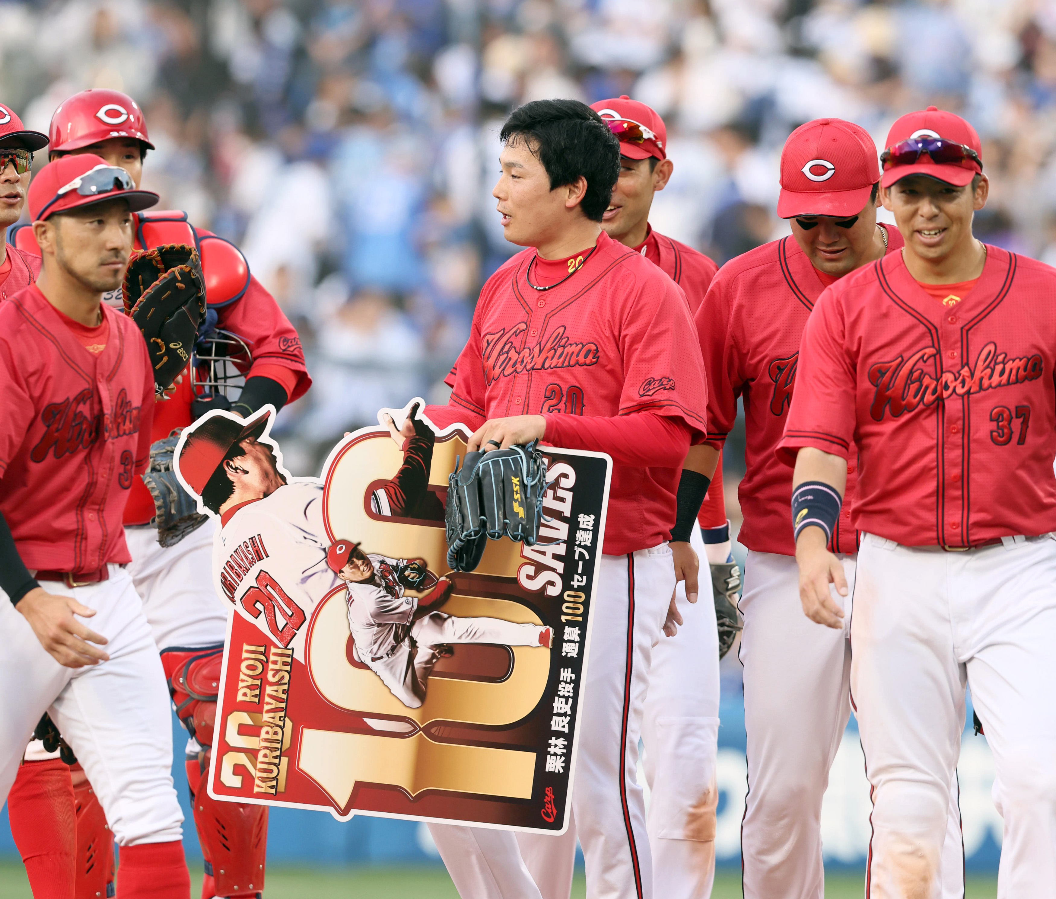 栗林、通算100セーブ 日本選手最速に並ぶ 史上36人目