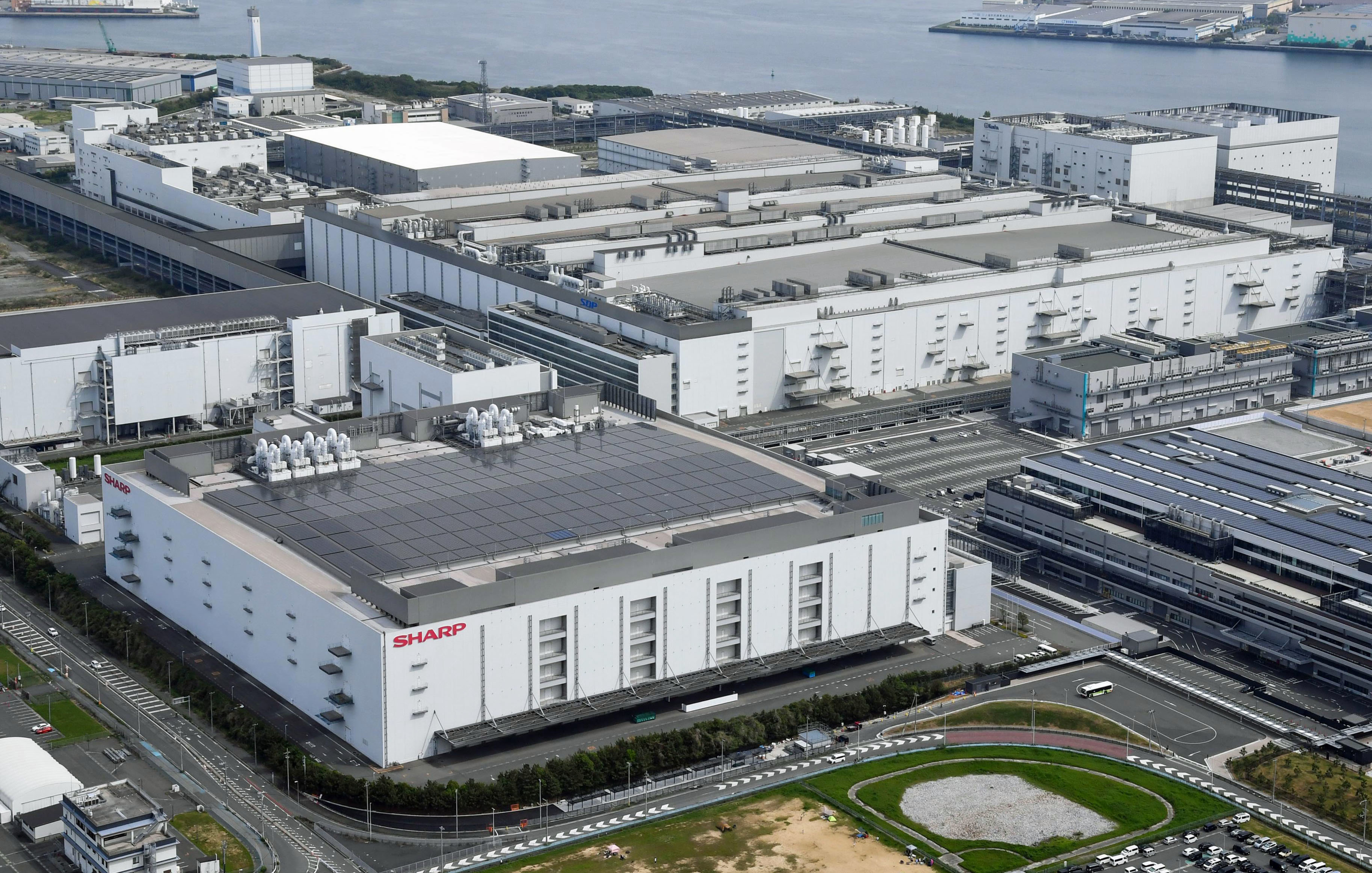 シャープ堺工場の一部、KDDIに100億円で売却 AI向けデータセンターに 