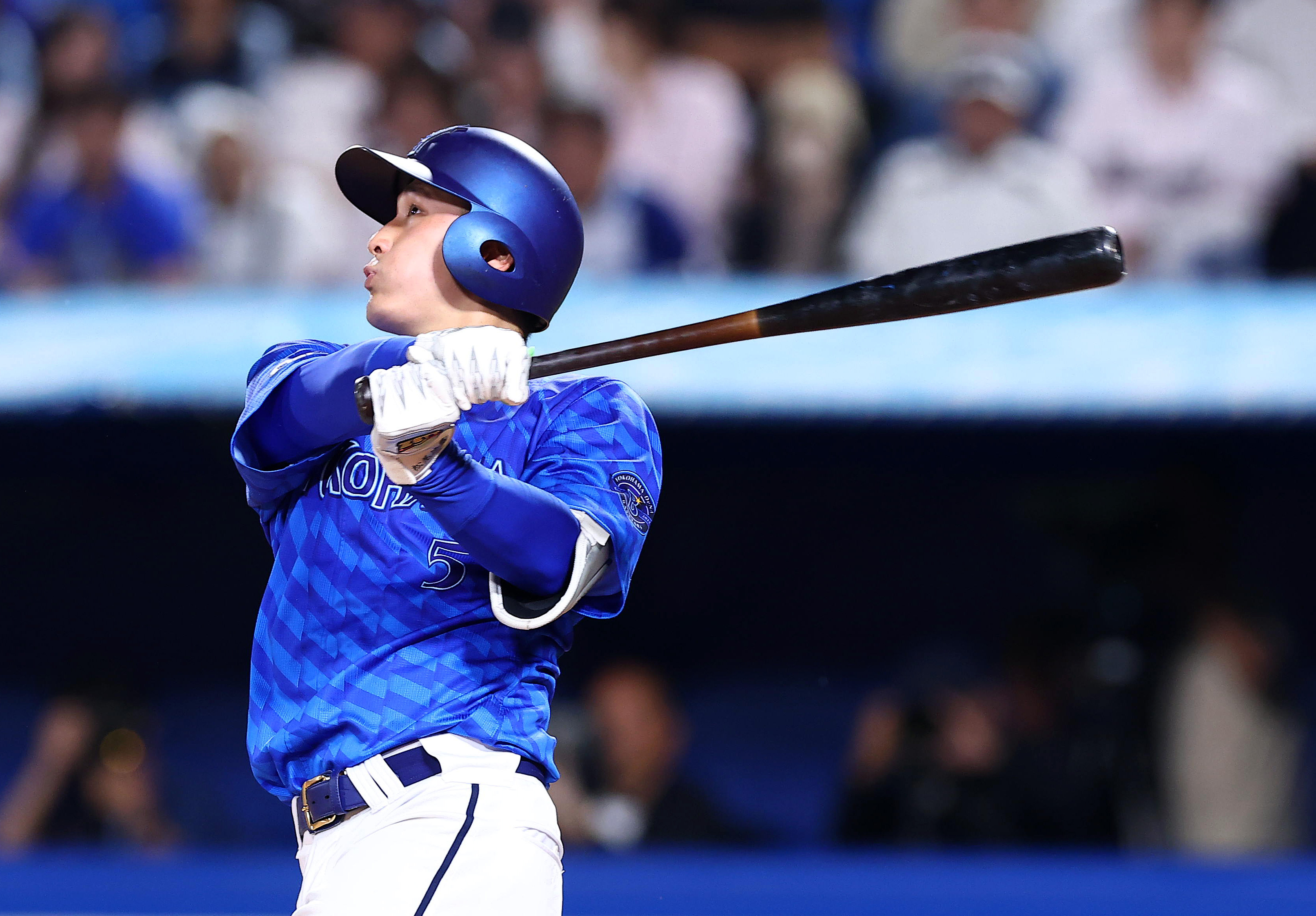松尾汐恩がプロ初1試合4安打＆トドメ3号！ 猛打のDeNAが乱打戦制