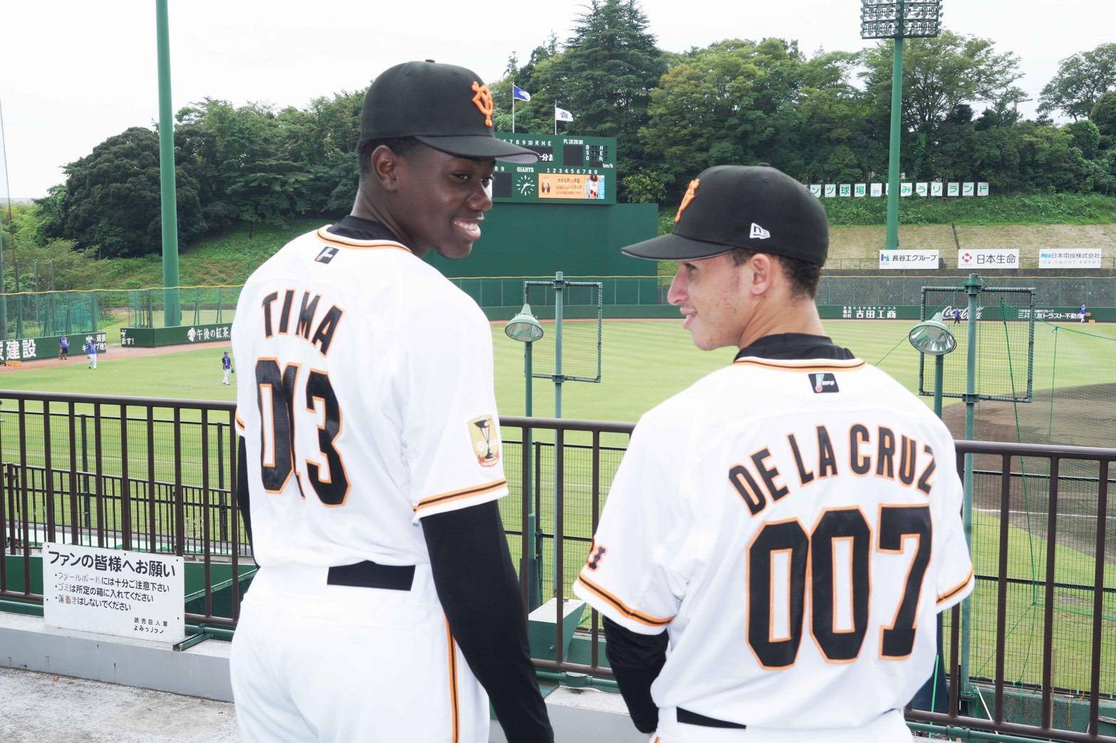 巨人 育成の新外国人１６歳ティマ １７歳デラクルーズ ｇ球場で初練習 サンスポ