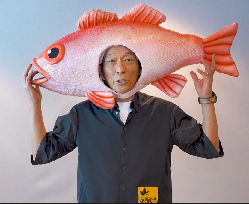 明石家さんまがノドグロのかぶりもので能登半島地震の復興支援イベント