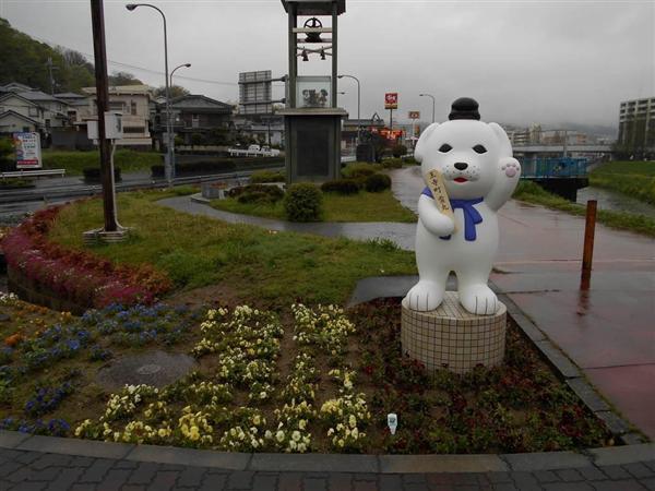 巨大看板、フィギュア、バス停に…「雪丸」現在売り出し中！！ 奈良・王