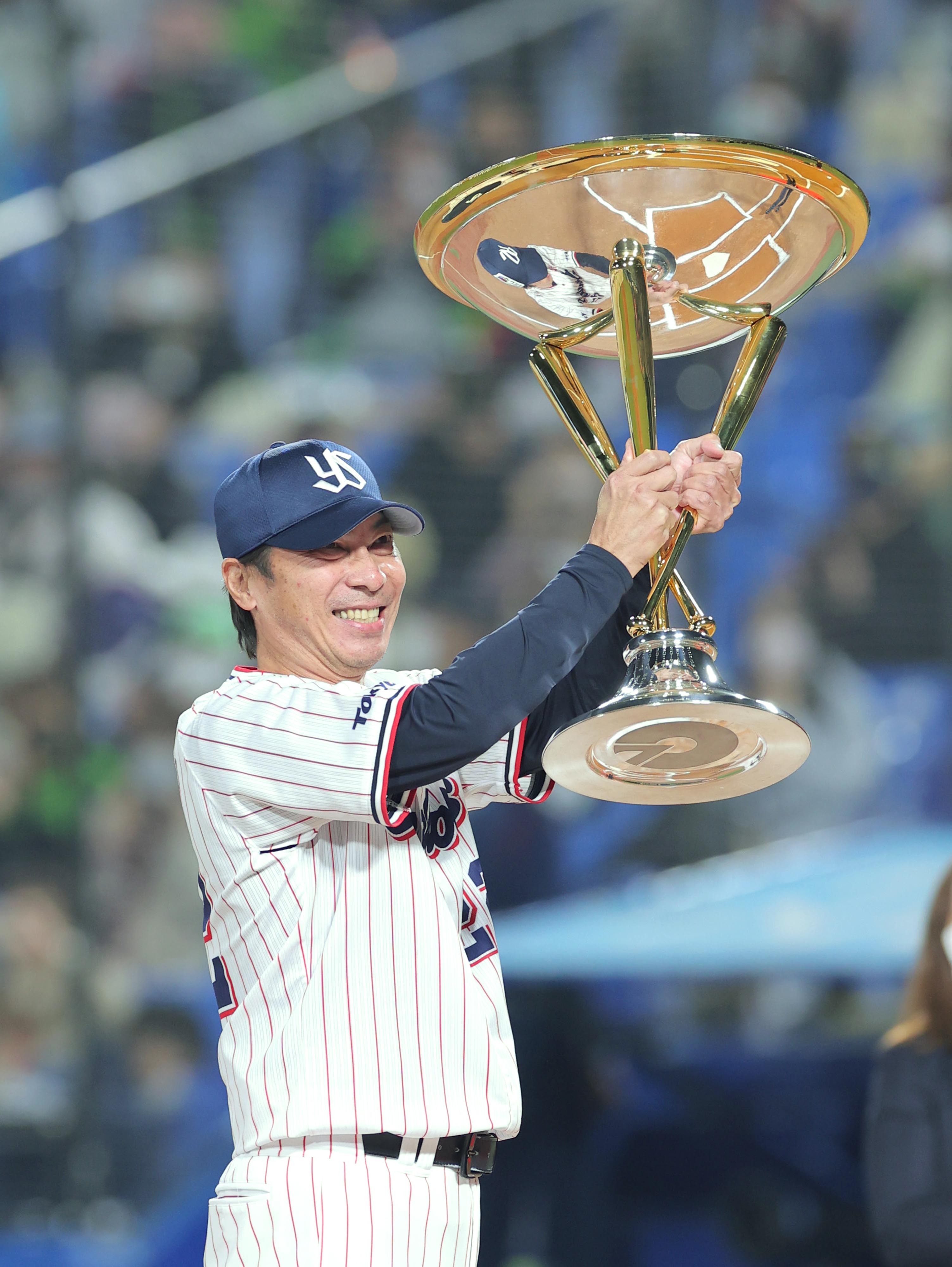 ヤクルト・高津監督、日本一「絶対大丈夫」 合言葉で神宮のファンに