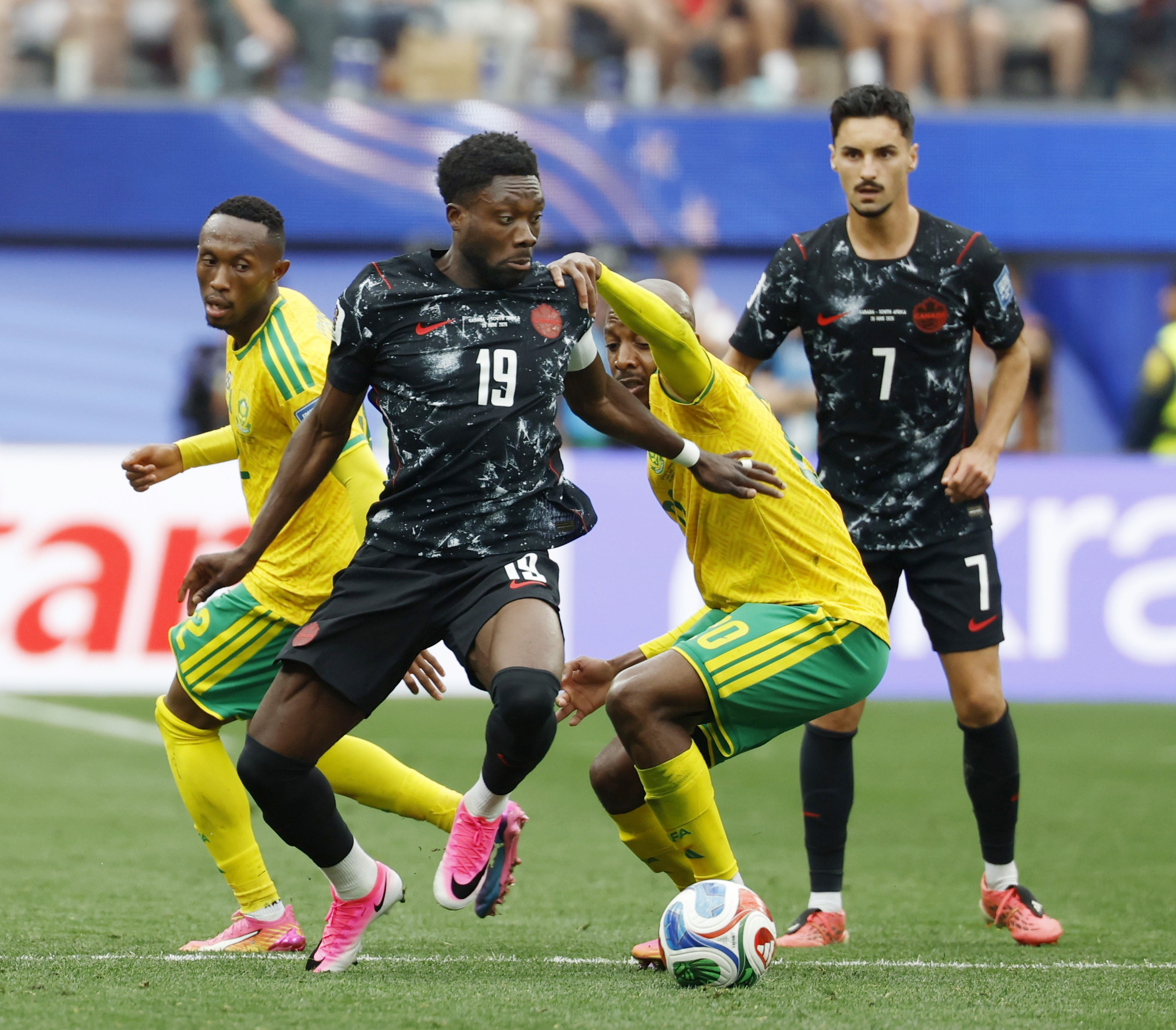 エースのアイメンら選出 10大会ぶりサッカーW杯出場のイラク代表