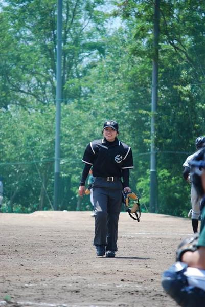 デビュー いつかは甲子園で高校野球の審判を 阪神大学野球連盟で初の女性審判 佐藤加奈 さとう かな さん ３１ 1 3ページ 産経ニュース