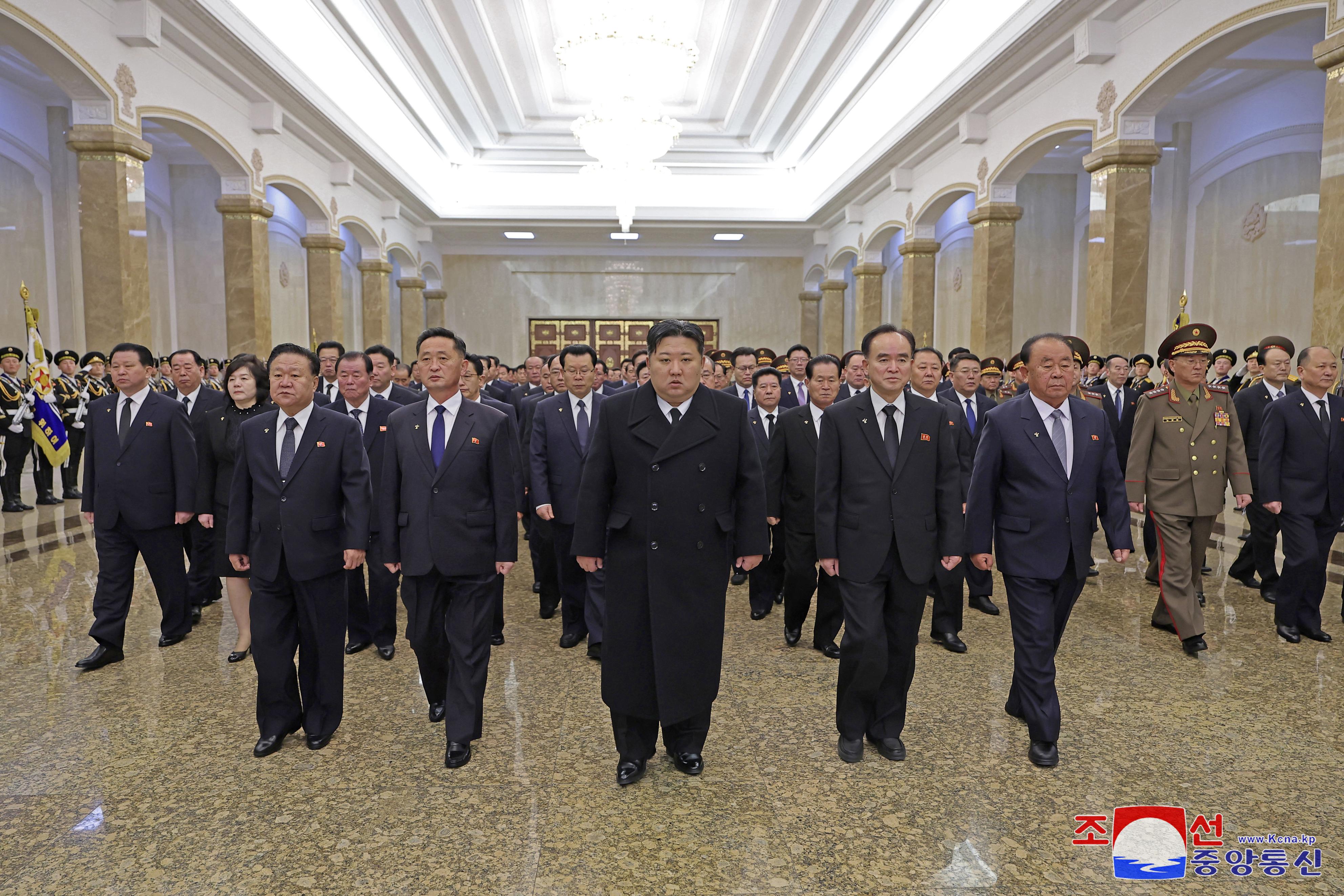 金正恩氏が太陽宮殿を訪問 金正日氏死去から13年で 命日に当たる17日に