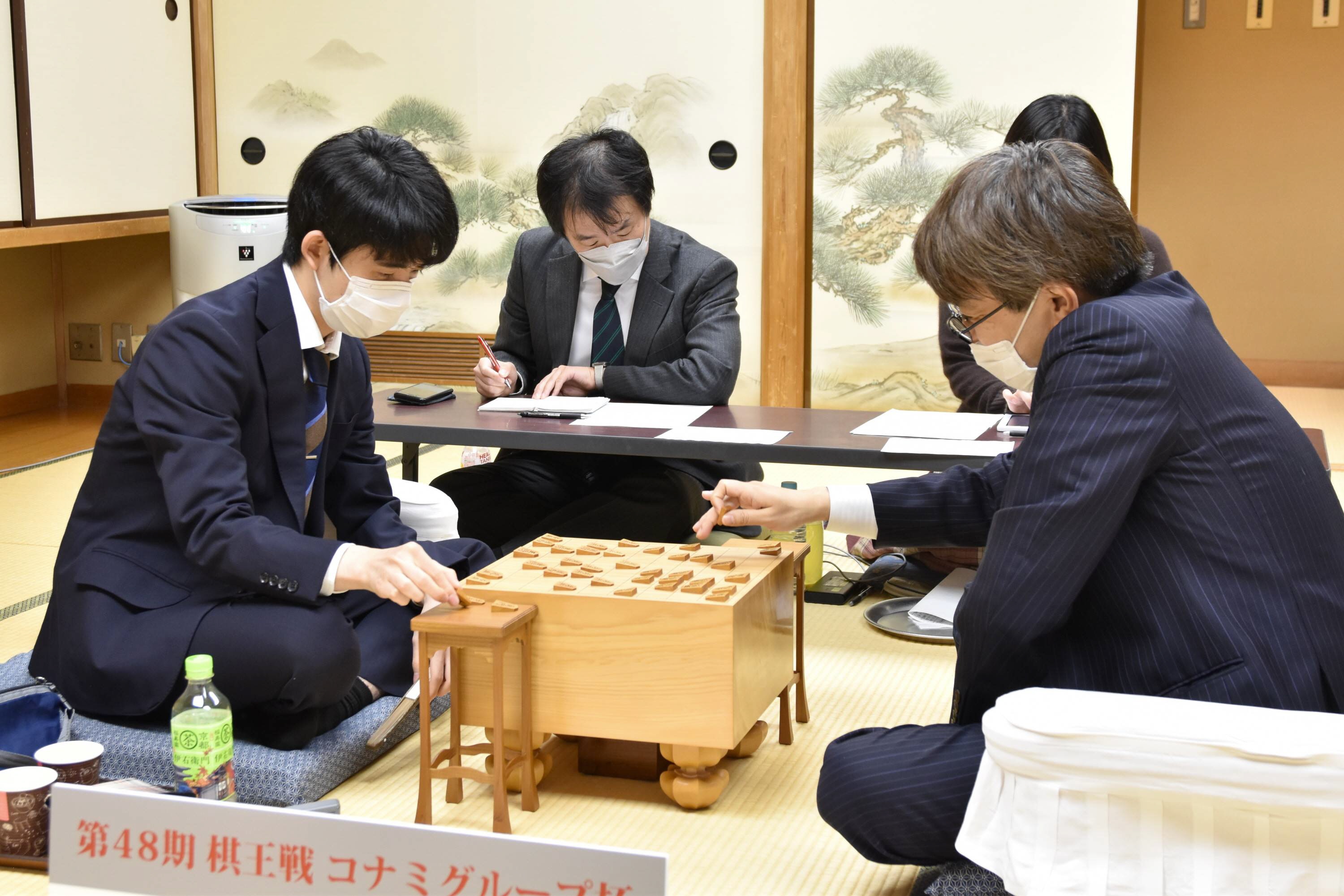 藤井聡太五冠、羽生善治九段破る「盛り上げられるよう頑張りたい