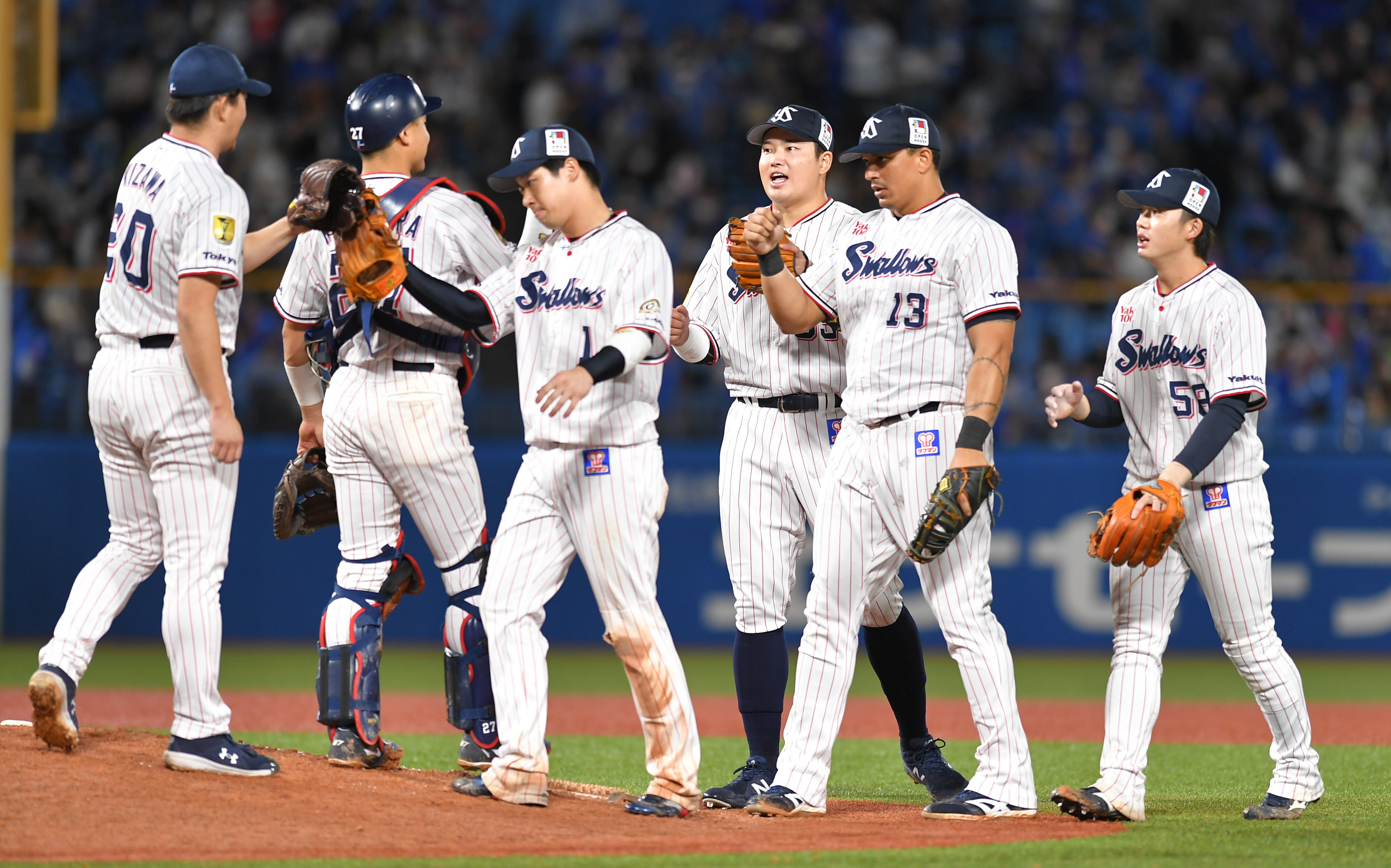 ヤクルト 連覇王手 ｍ２ 村上も１４打席ぶり安打で貢献 1 2ページ サンスポ