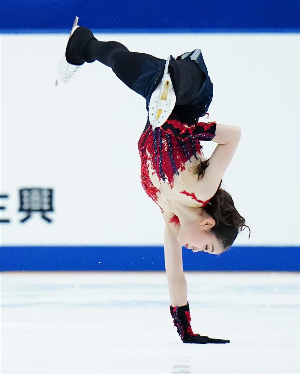 片手側転の紀平梨花 ｓｐ首位 ２７日フリーで４回転投入 フィギュア サンスポ