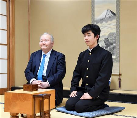 死去の「ひふみん」、語り草は藤井聡太六冠のデビュー戦 詰め襟学生服