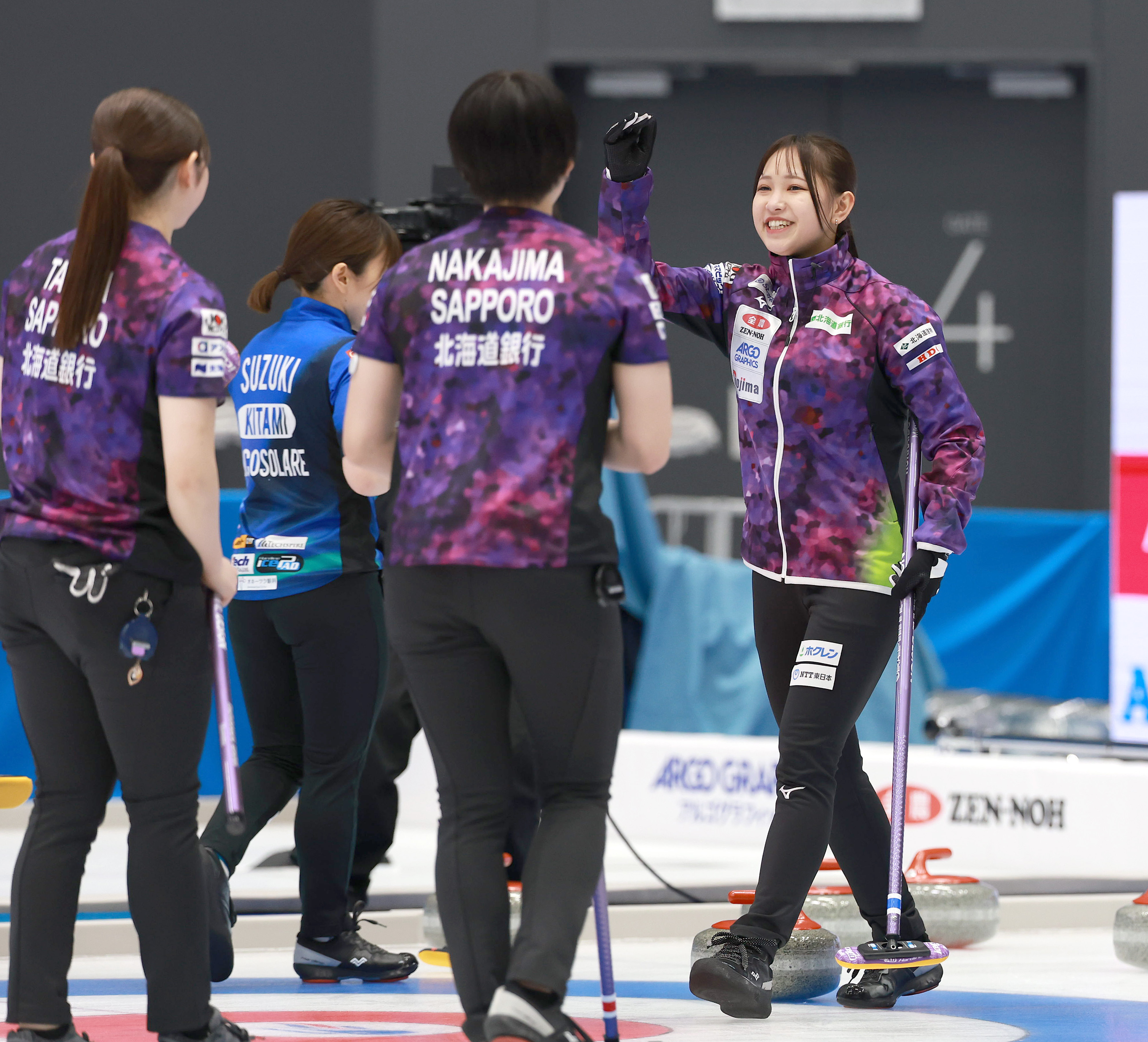 男子はロコ・ソラーレ、女子は道銀が決勝へ カーリング日本選手権
