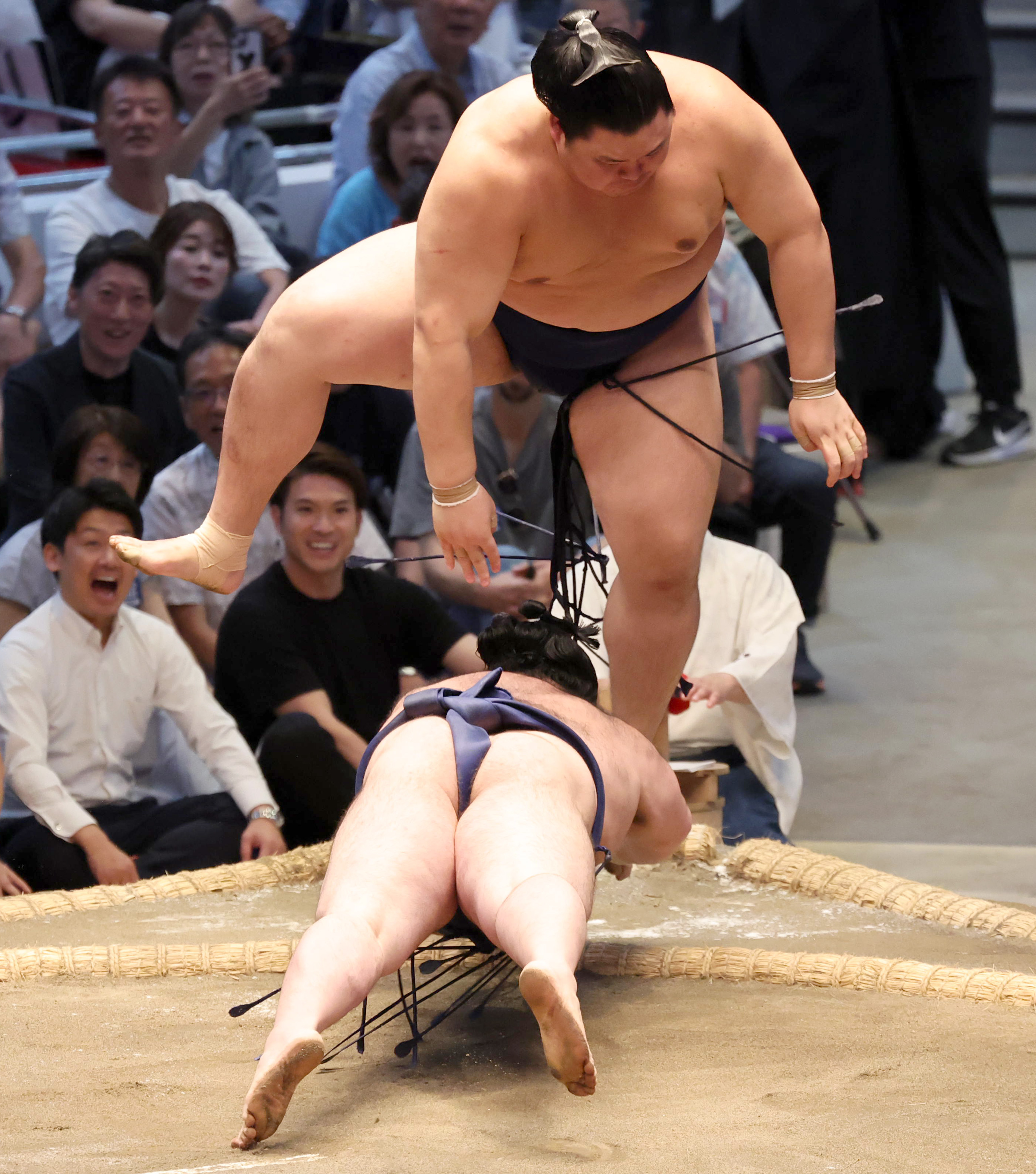 藤島親方のこの一番】横綱大の里、相撲に辛抱がなさすぎる - サンスポ